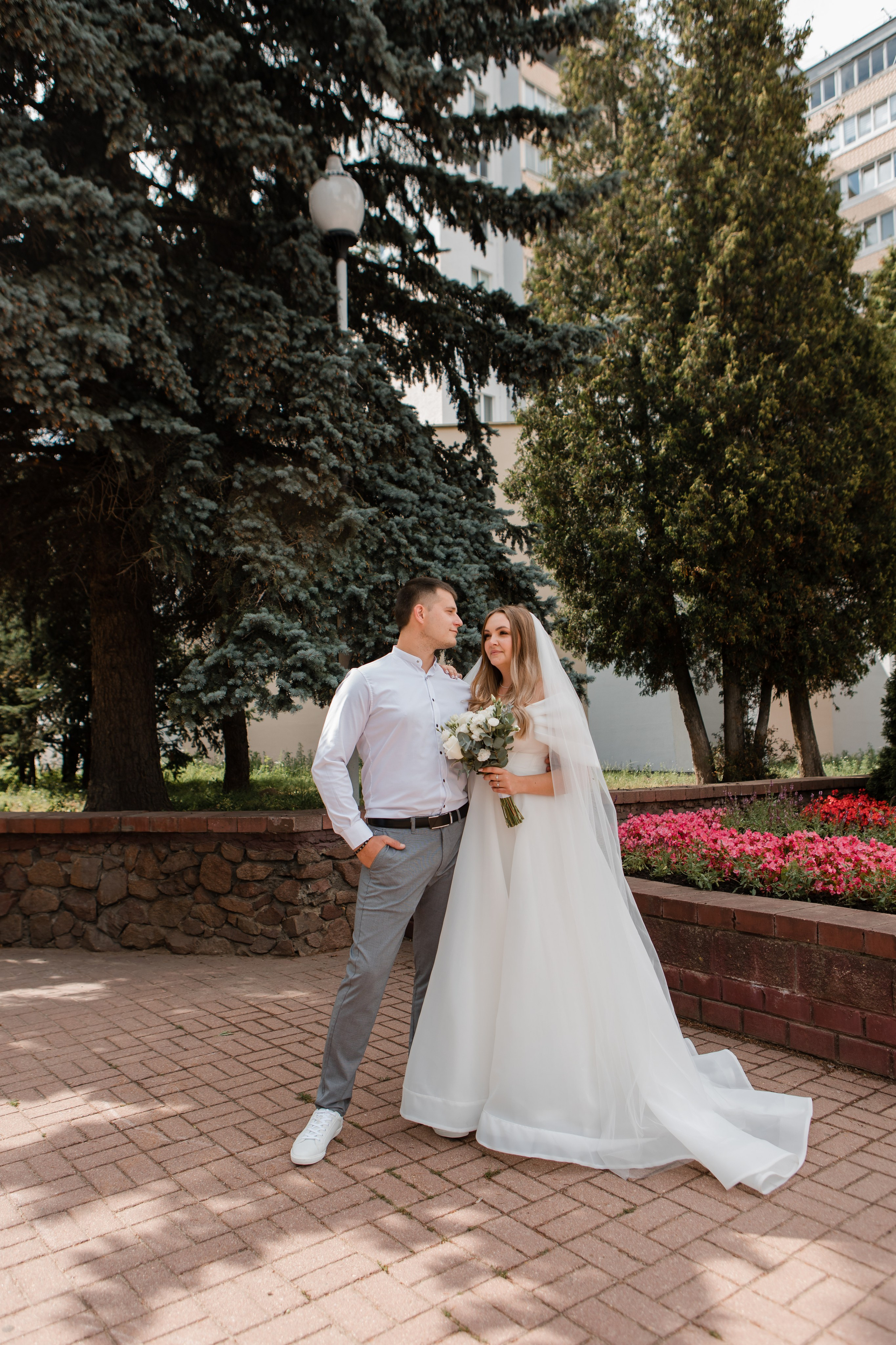 Отдел ЗАГС Администрации Фрунзенского района. Видеосъемка и фотосъемка свадеб. Фотограф и оператор на свадьбу. Видеосъемка подкастов, собственная видео-фотостудии. Предметная фотосъемка