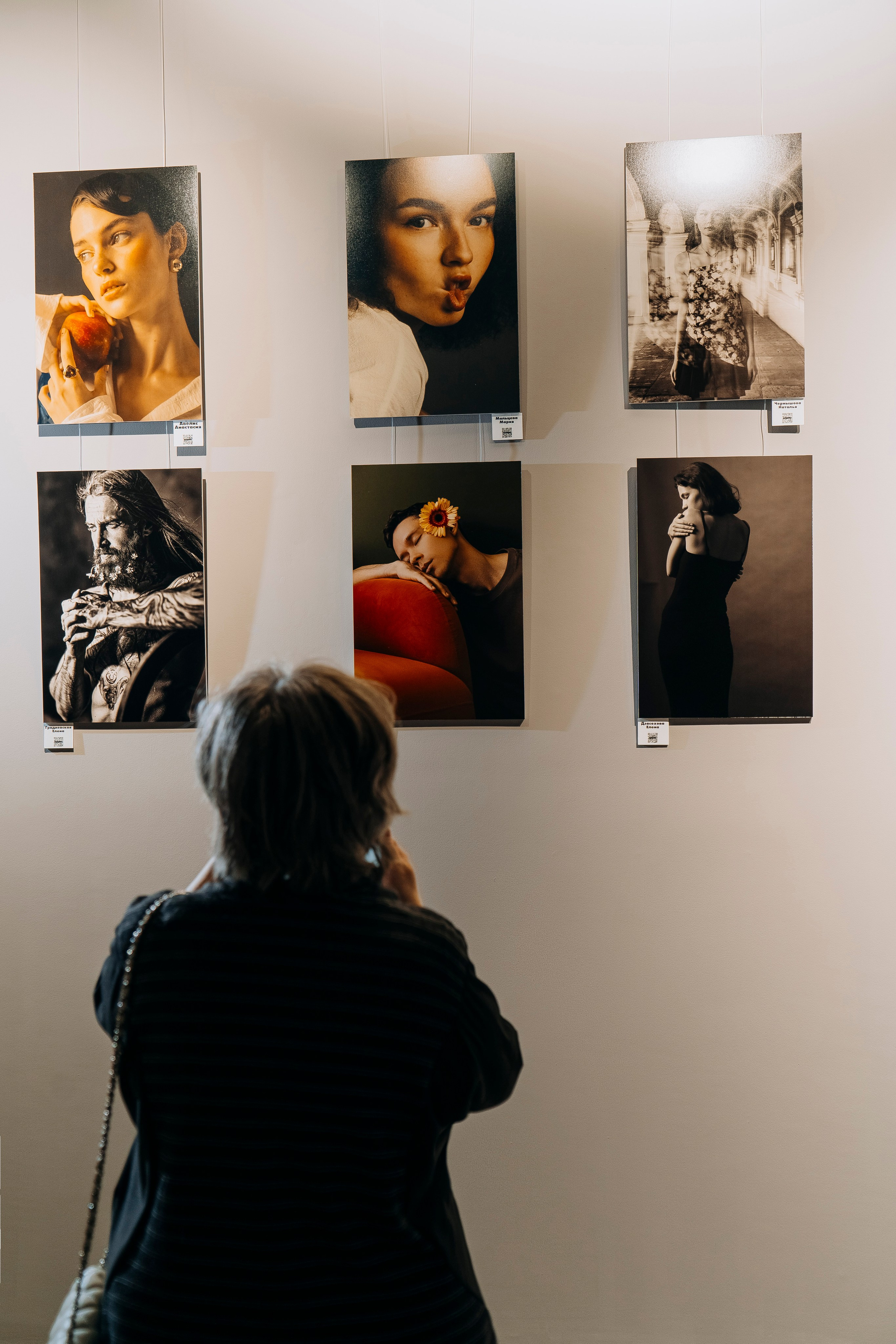 Вернисаж фотовыставки MFamilia «Гармония различий». Организация фотовыставок в Петербурге и Москве, MFamilia (МФамилия)