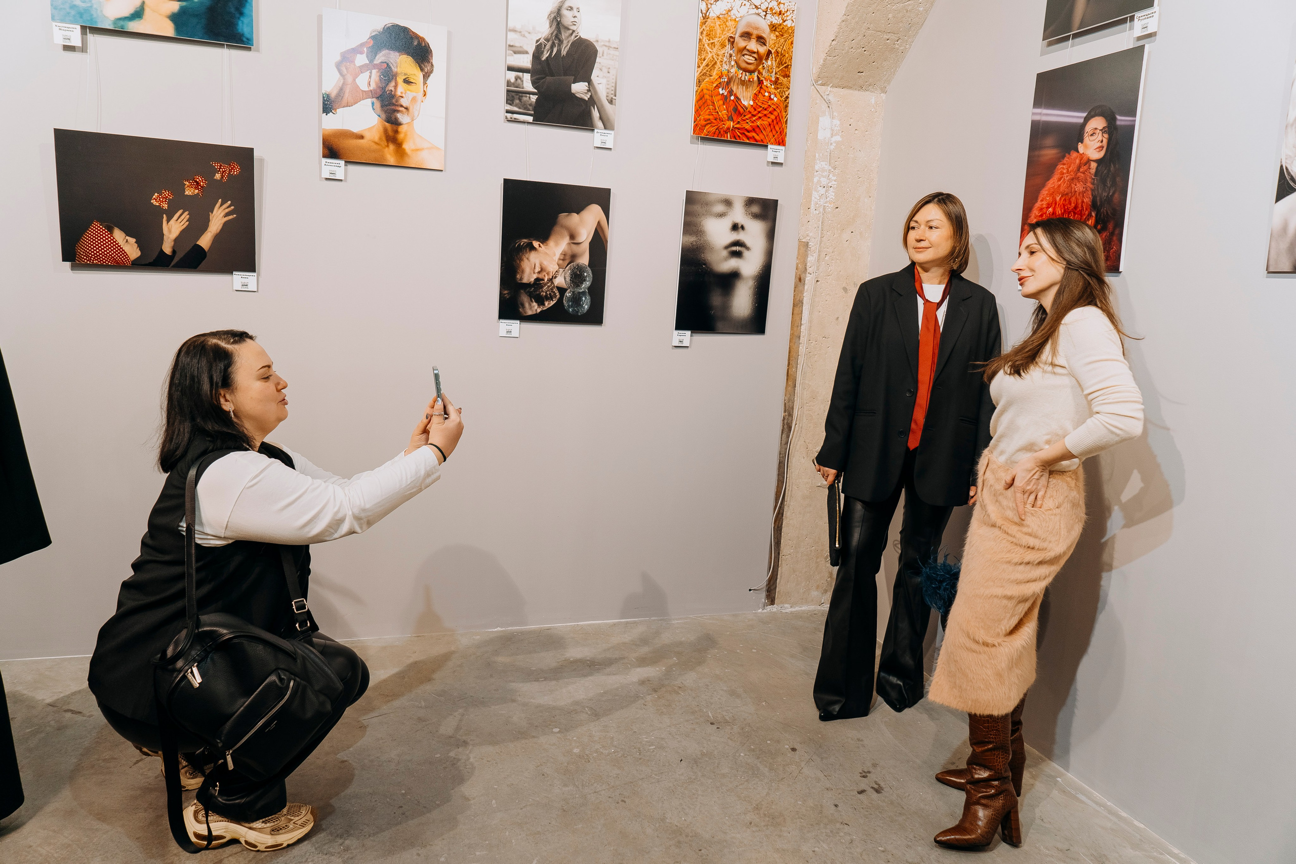 Вернисаж фотовыставки MFamilia «Гармония различий». Организация фотовыставок в Петербурге и Москве, MFamilia (МФамилия)