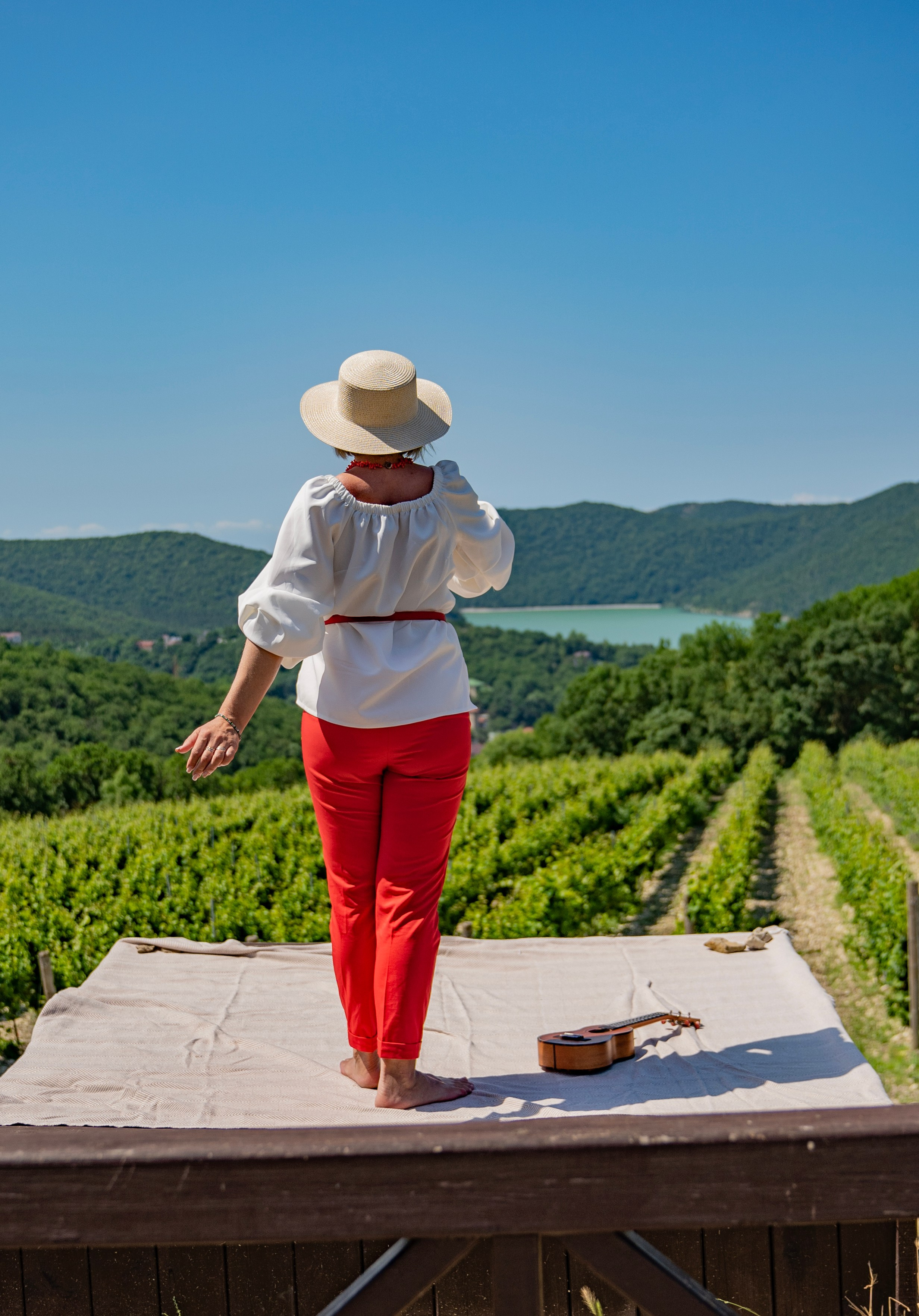 Фотосессия в Абрау-Дюрсо летом. Семейный и детский фотограф Екатерина Черняева. Снимаю портреты, love story, фотопрогулки, работаю на улице, в кафе, студии, дома у клиента