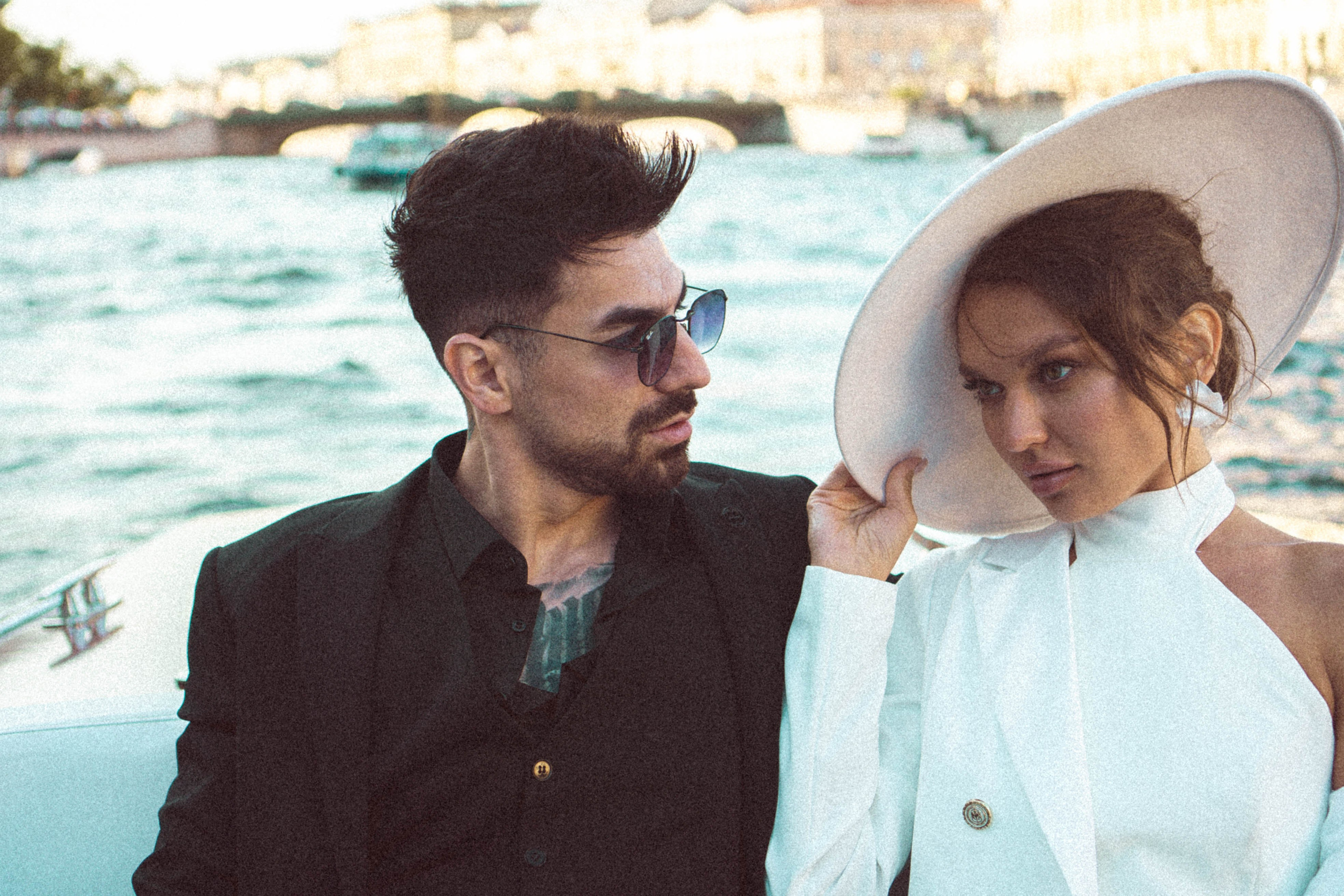 СВАДЕНБНАЯ СЬЕМКА НА КАТЕРЕ ПО КАНАЛАМ САНКТ-ПЕТЕРБУРГА И В АКВАТОРИИ НЕВЫ. Профессиональный фотограф, Санкт-Петербург — Виктория Богомолова