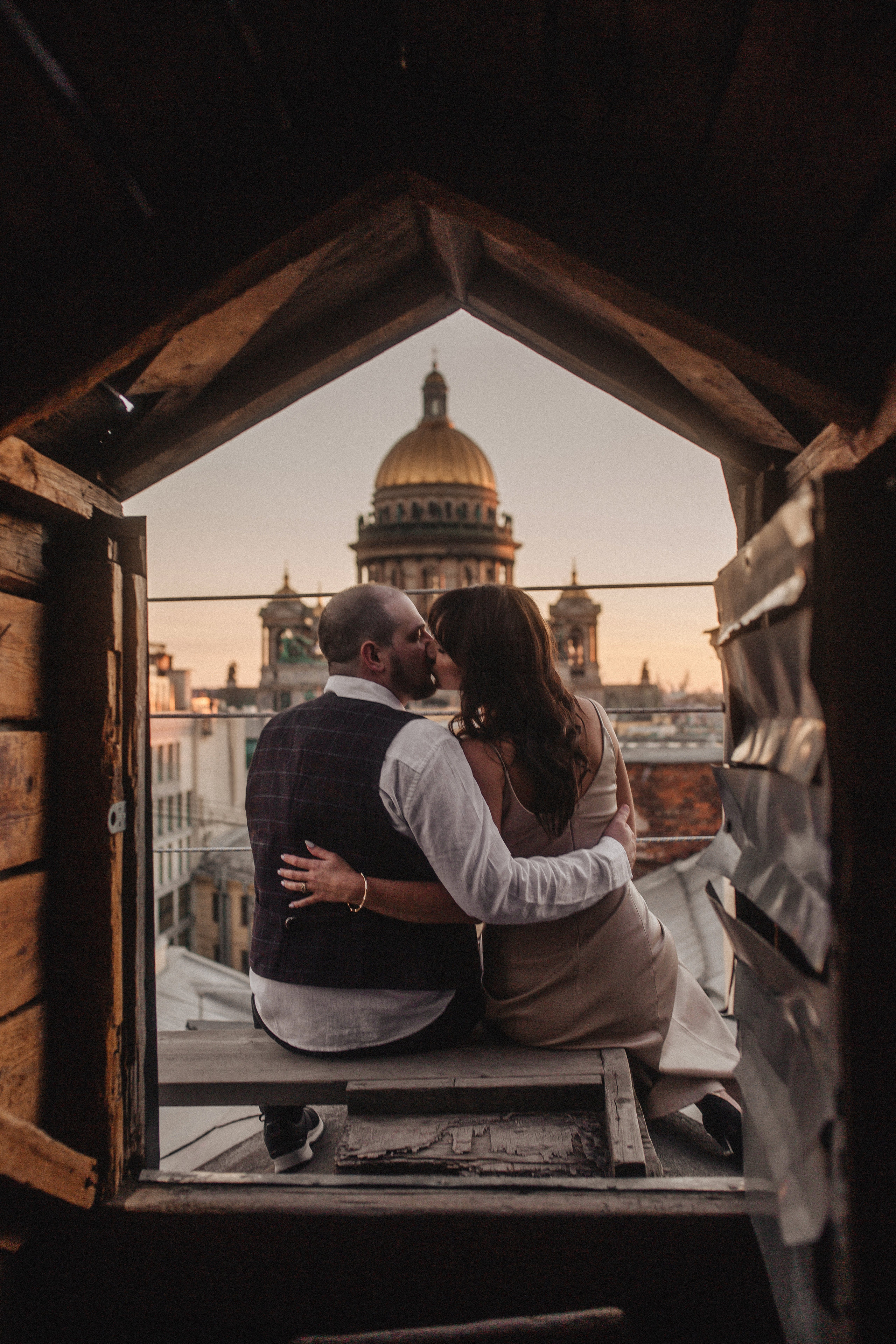 Мы гуляли по крышам Питера. Фотограф в Санкт Петербурге Лара Великова