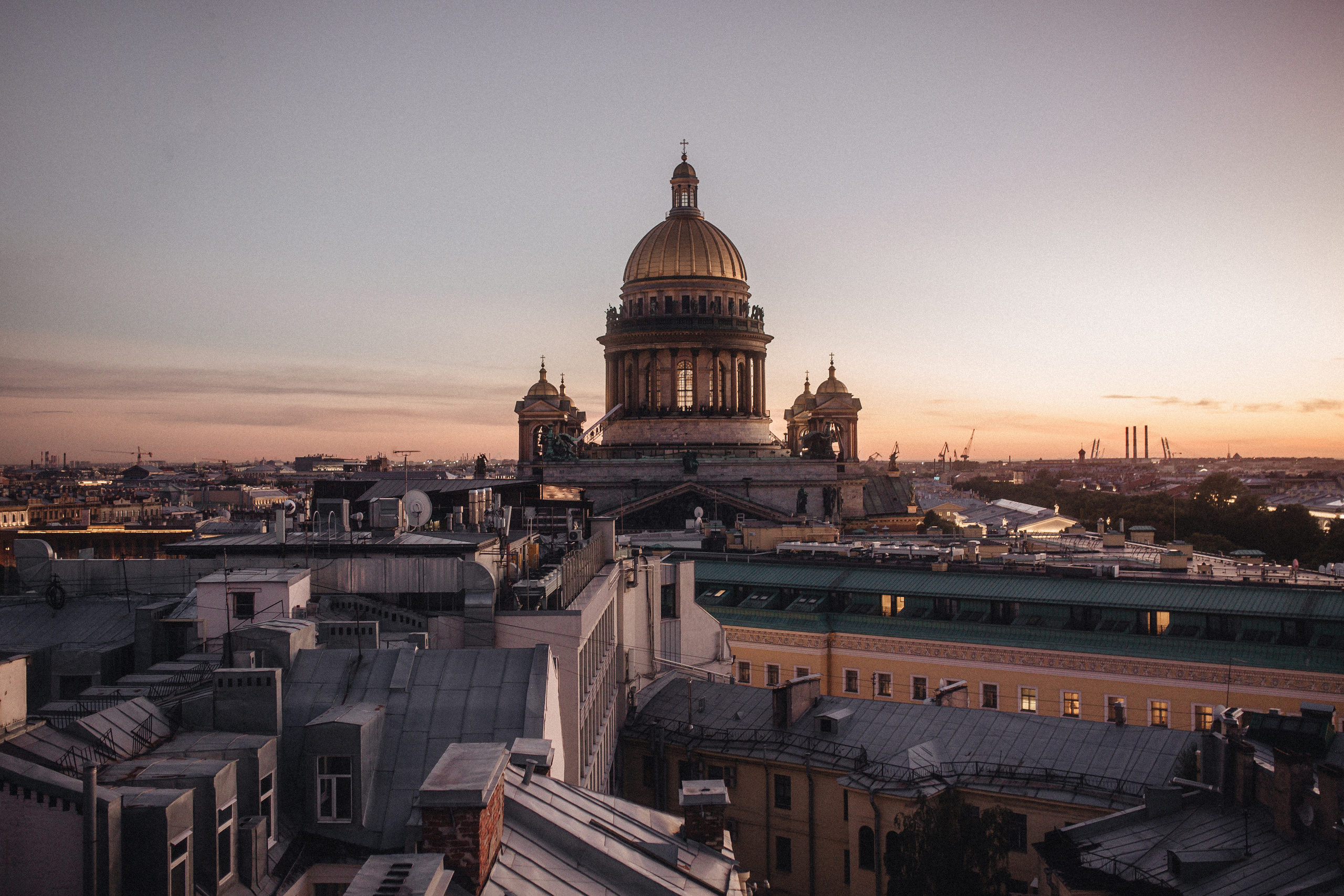 Мы гуляли по крышам Питера. Фотограф в Санкт Петербурге Лара Великова