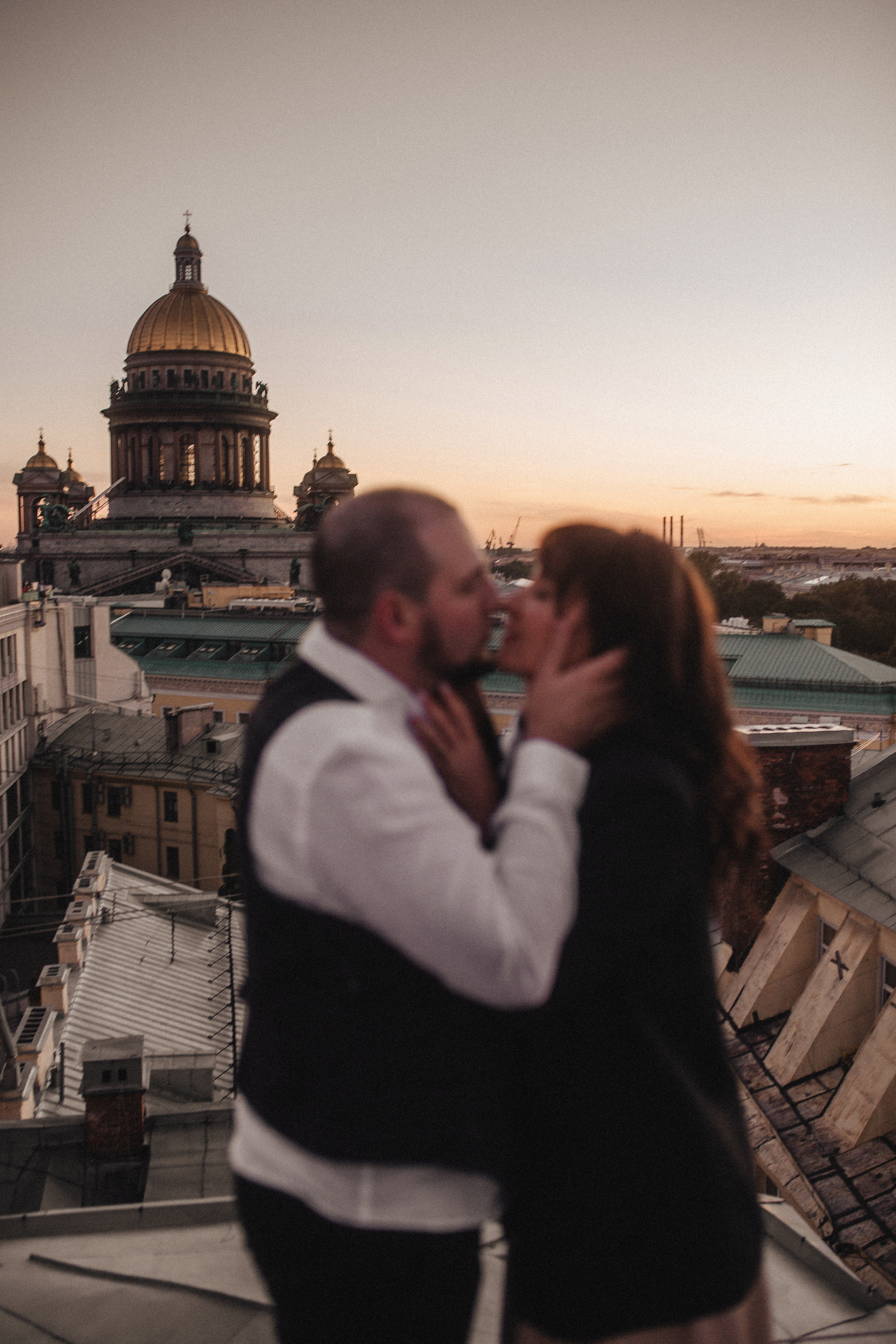 Мы гуляли по крышам Питера. Фотограф в Санкт Петербурге Лара Великова
