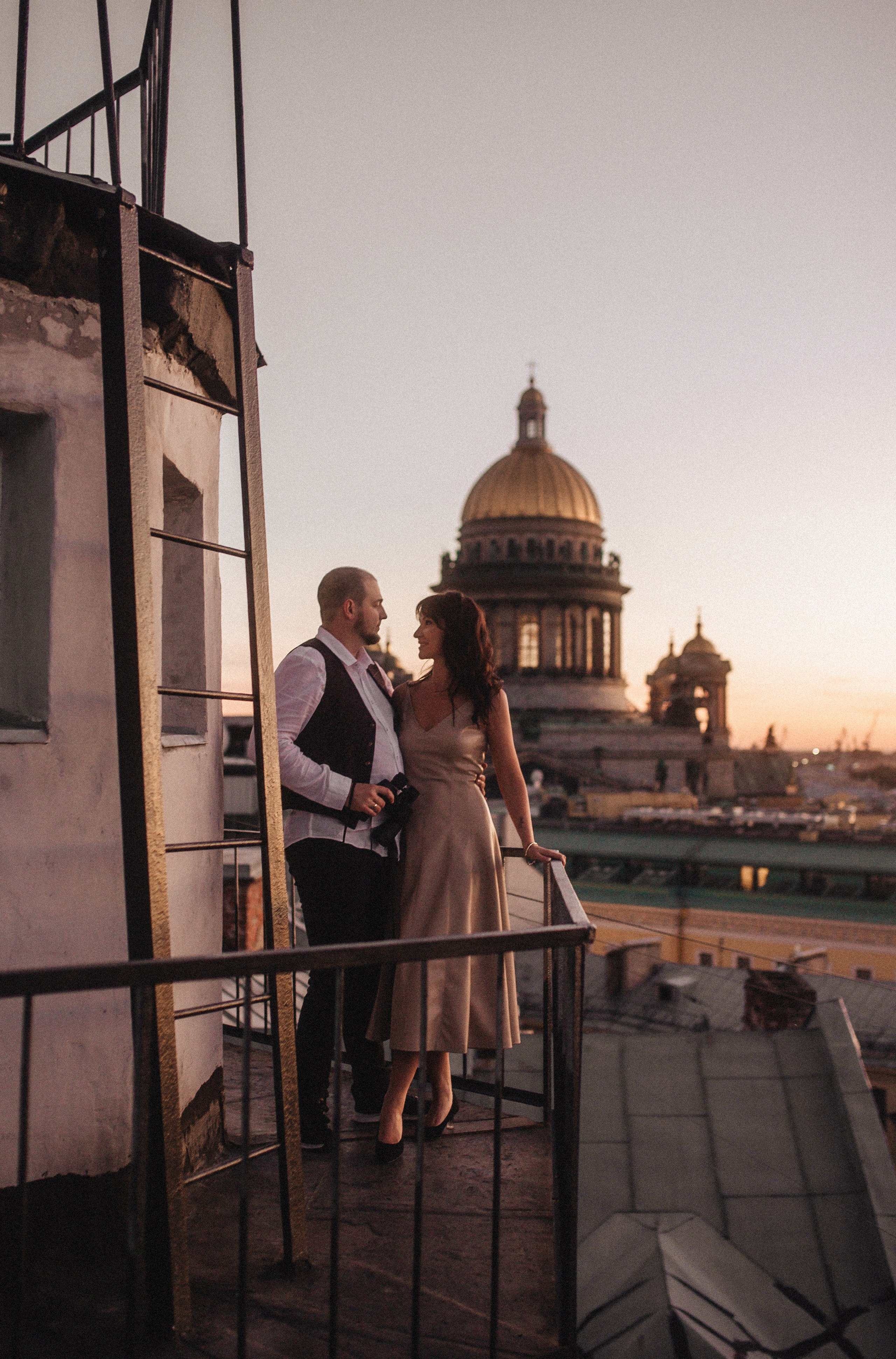 Мы гуляли по крышам Питера. Фотограф в Санкт Петербурге Лара Великова