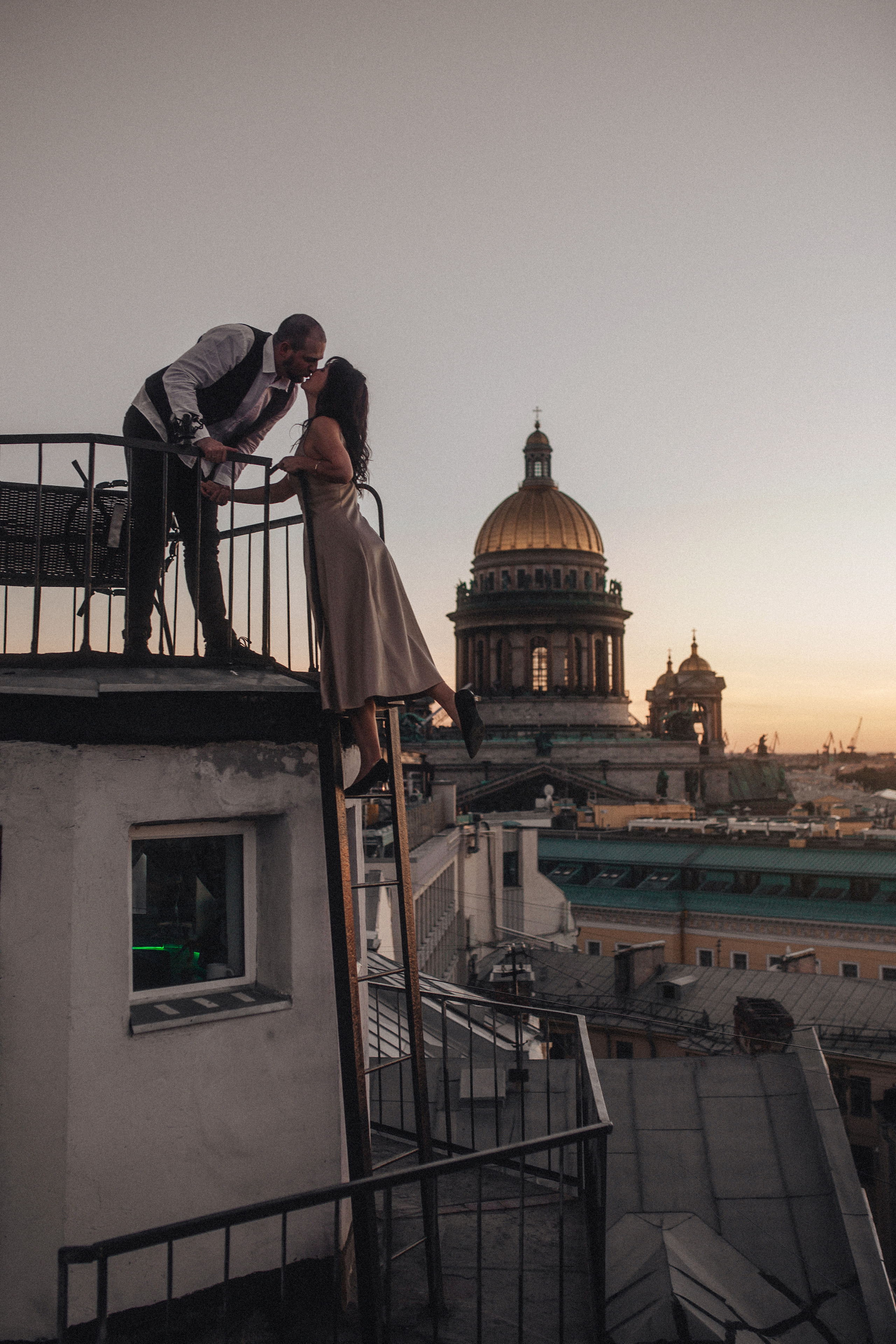 Мы гуляли по крышам Питера. Фотограф в Санкт Петербурге Лара Великова