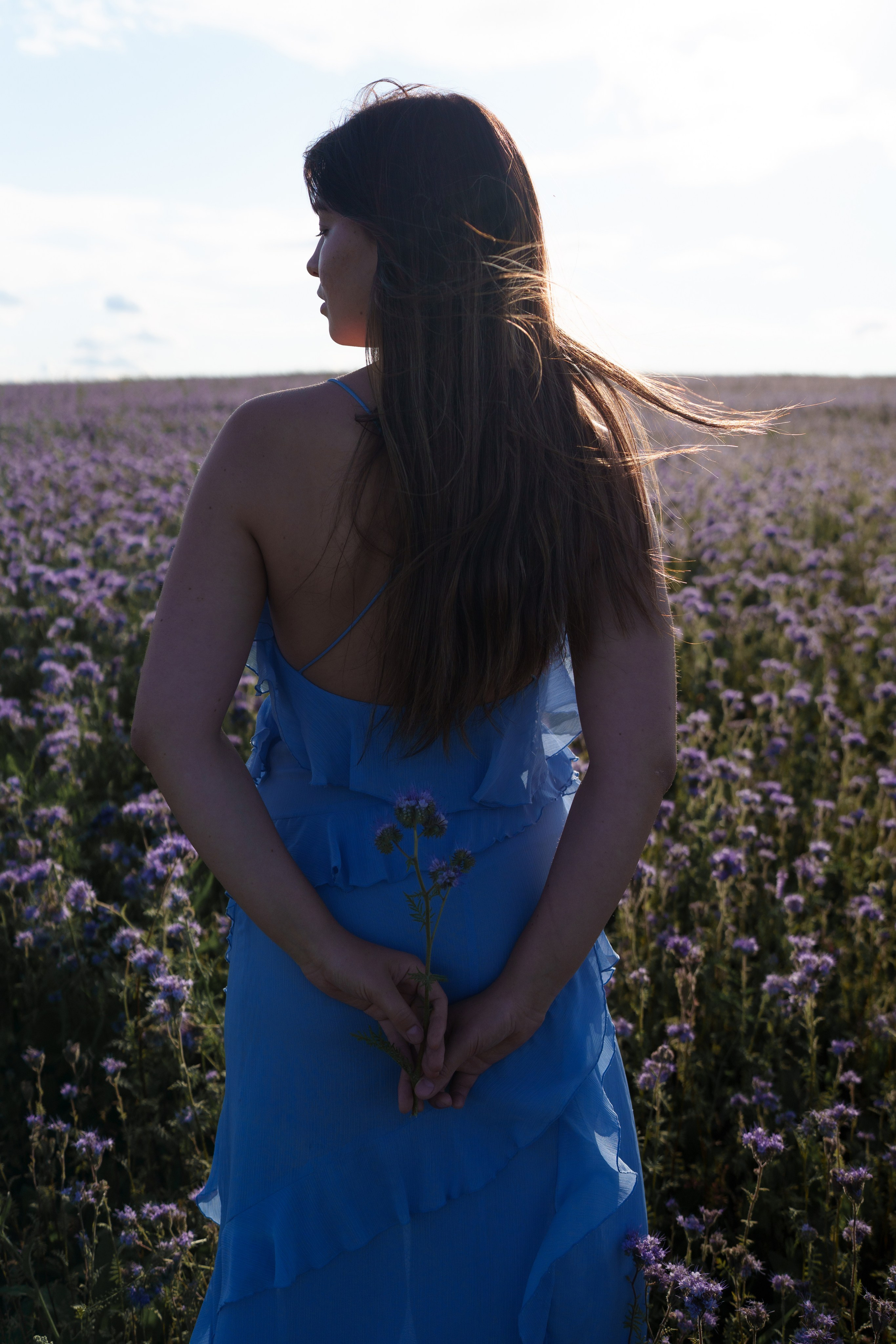 Девушка в платье цвета неба. Индивидуальный фотограф в Красноярске