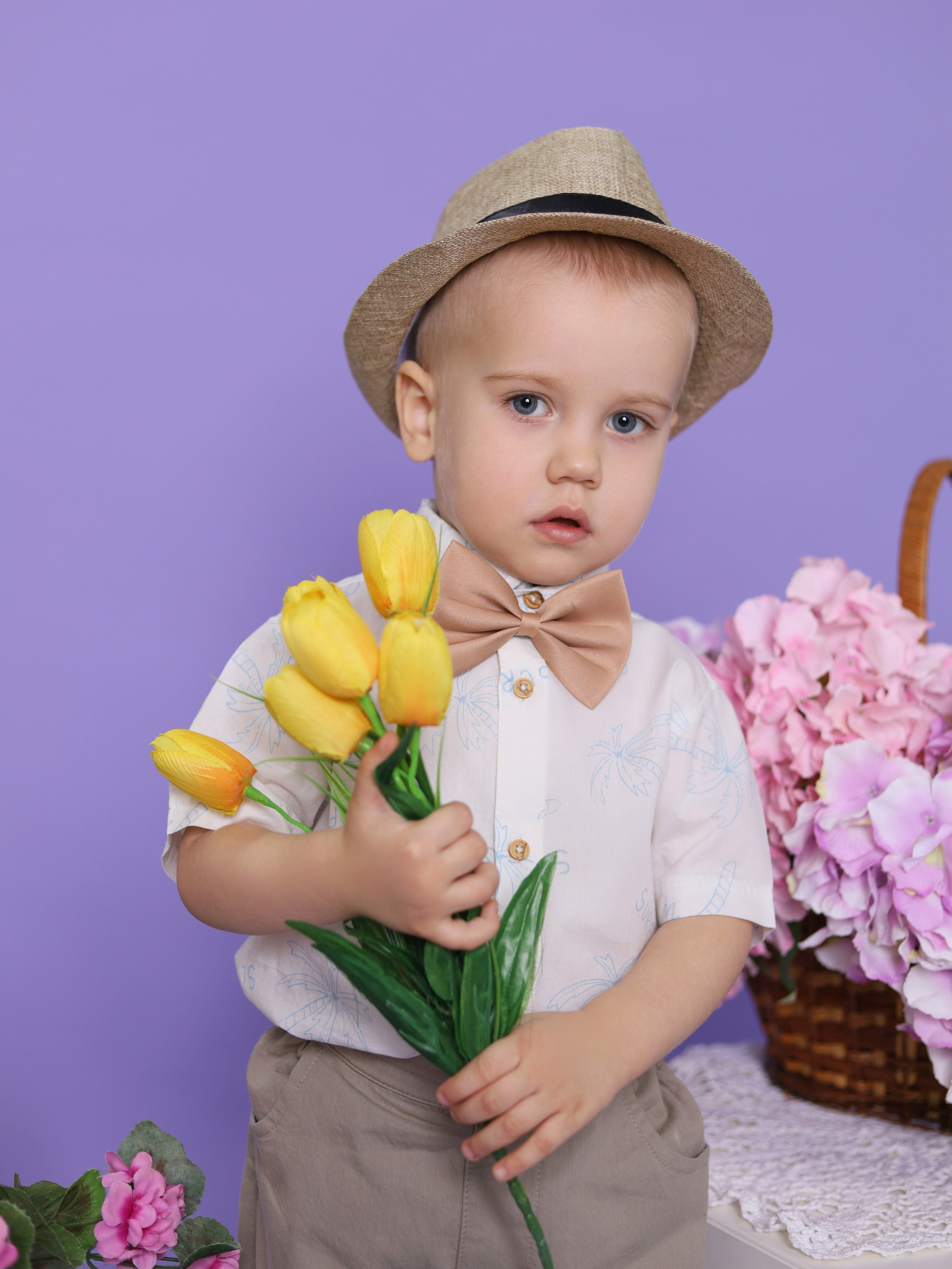 Общее фото в детском саду с выездным реквизитом в Тюмени. Выпускные альбомы в Тюмени для школ, садов, вузов спортивных секций