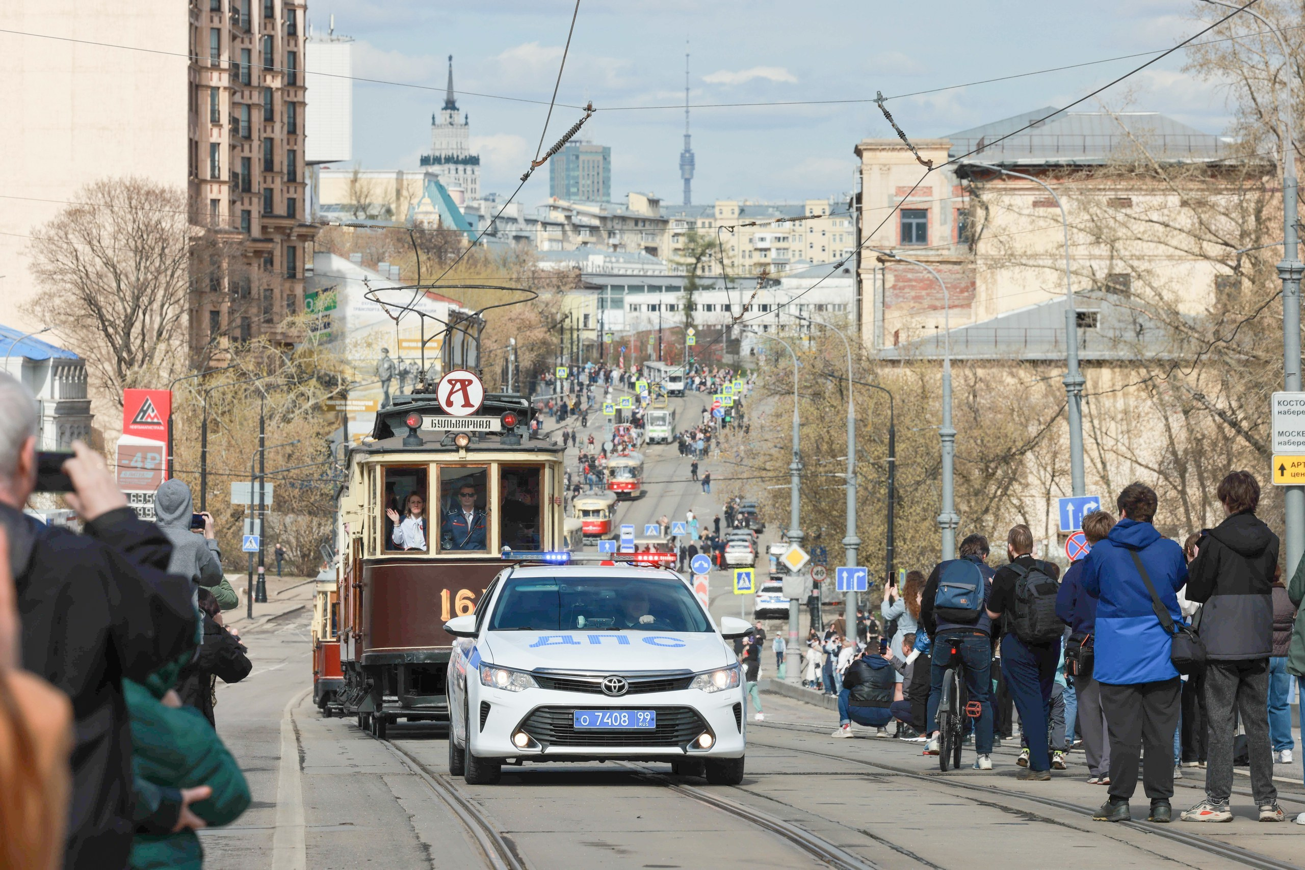 Парад трамваев. Репортажный, архитектурный, театральный и файн-арт фотограф Лена Мельникова в Москве