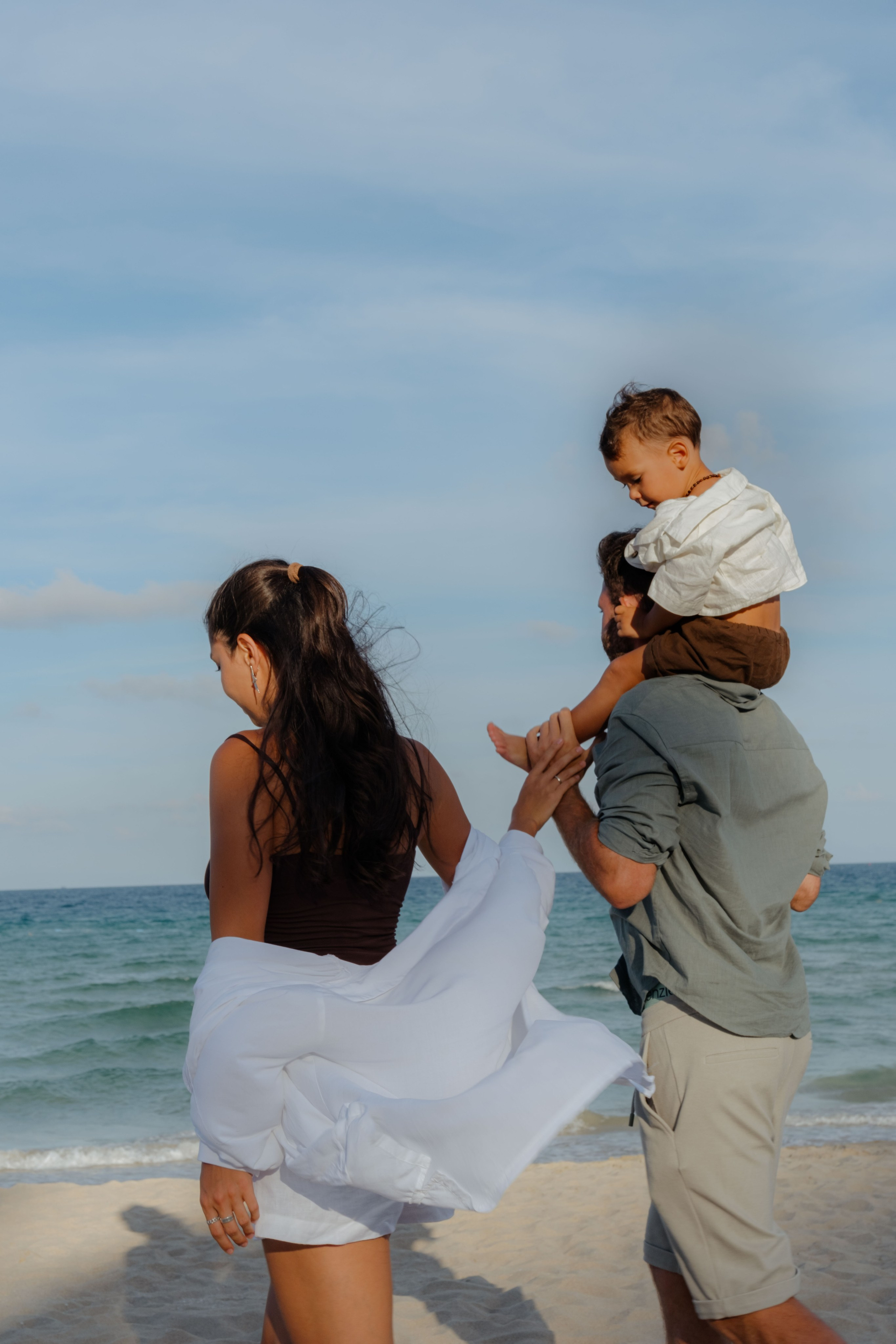 Mother and daughters. Portrait photographer Nha Trang | Julia Meshanina