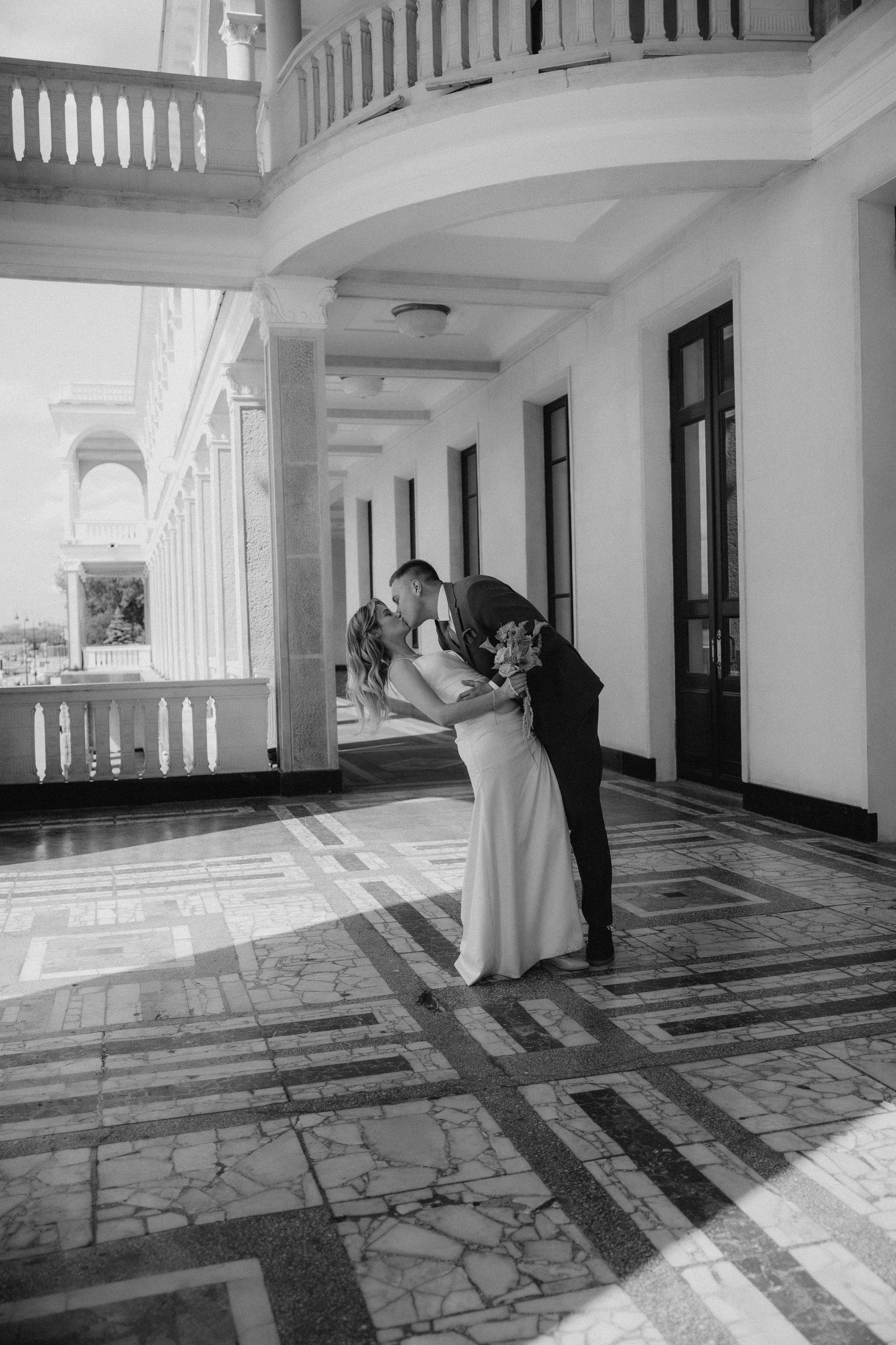 Свадебная фотосессия на Речном вокзале города Москвы