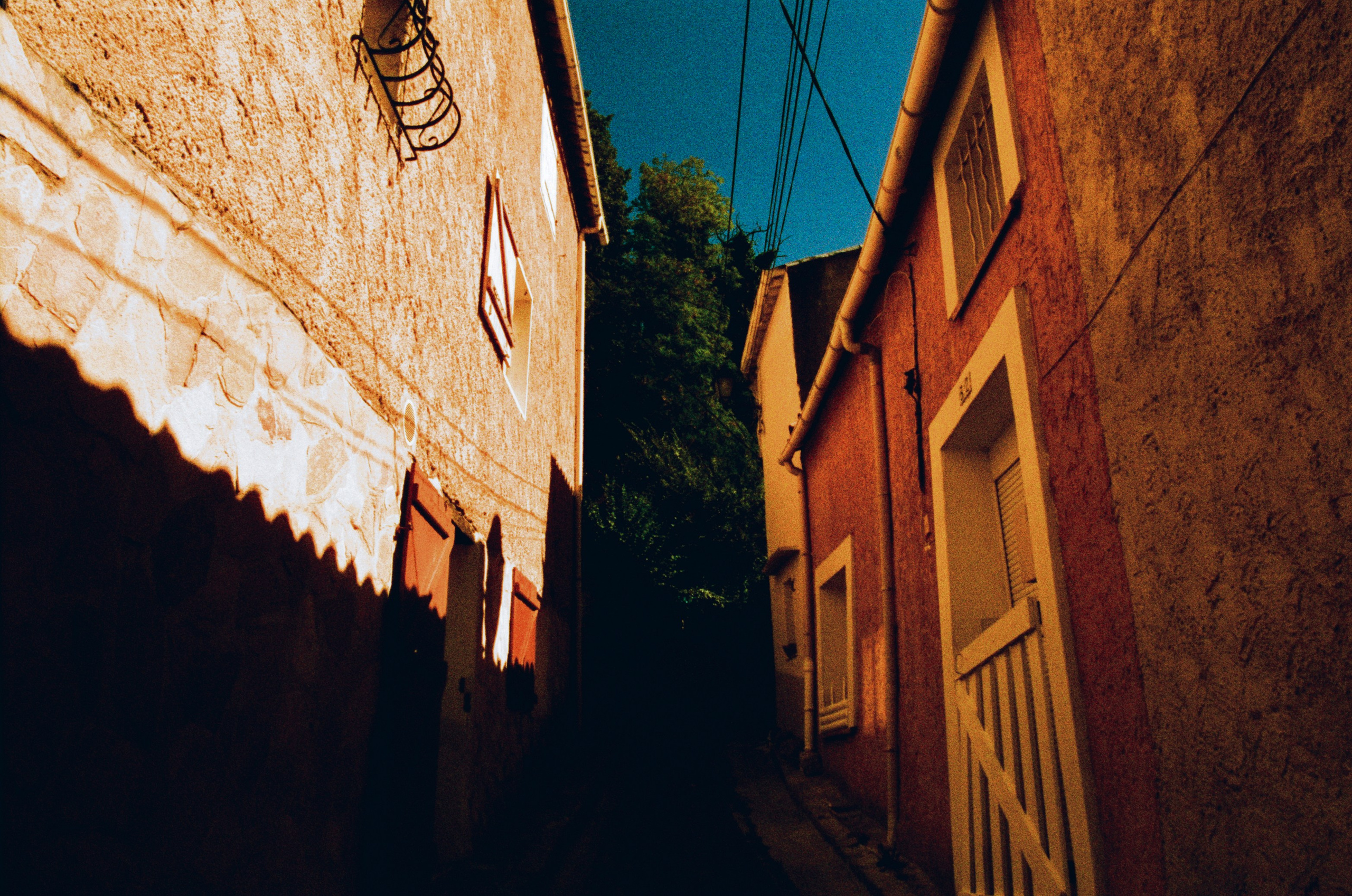 The contract // france, mazaugues. EVER EXPOSED