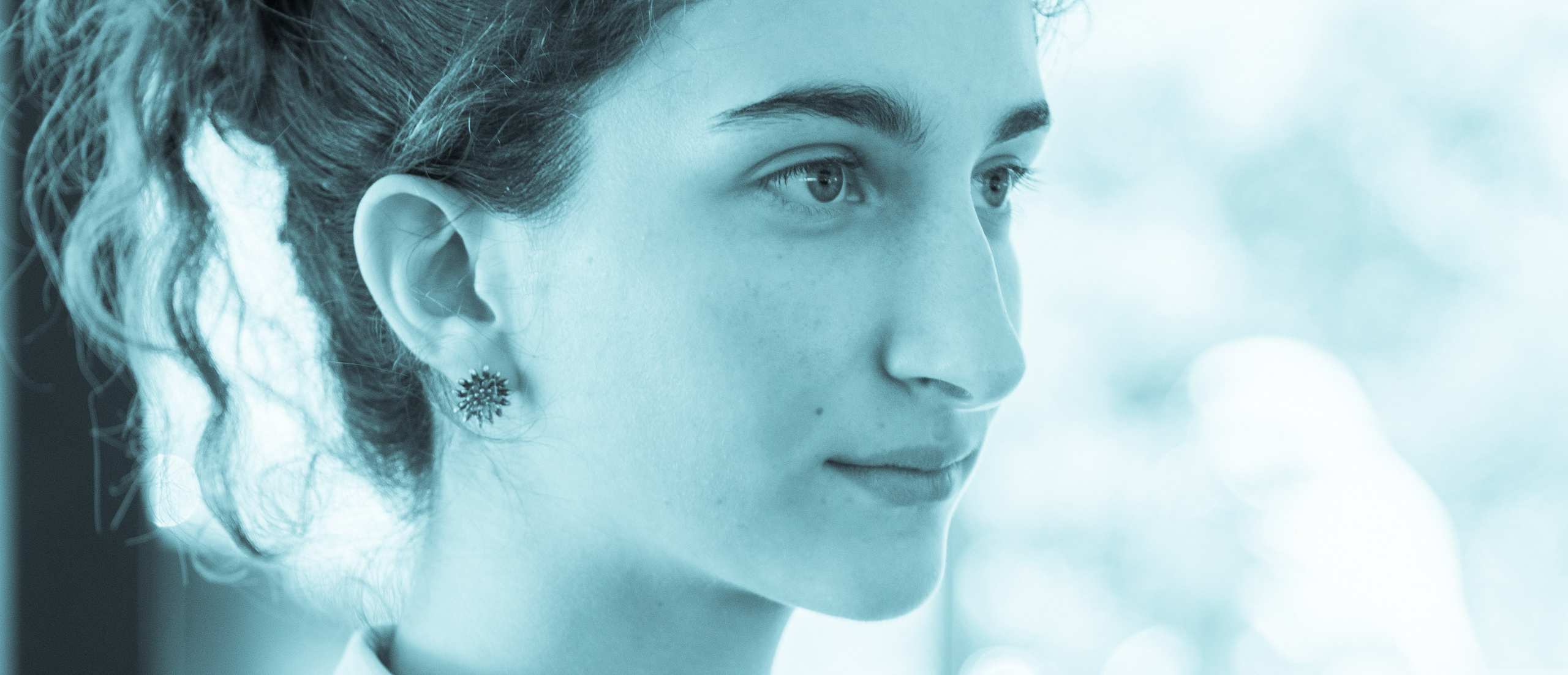 Портрет. крупный план. Кавказская девушка. Южная принцесса. Абхазка. Абхазия, Озеро Рица.