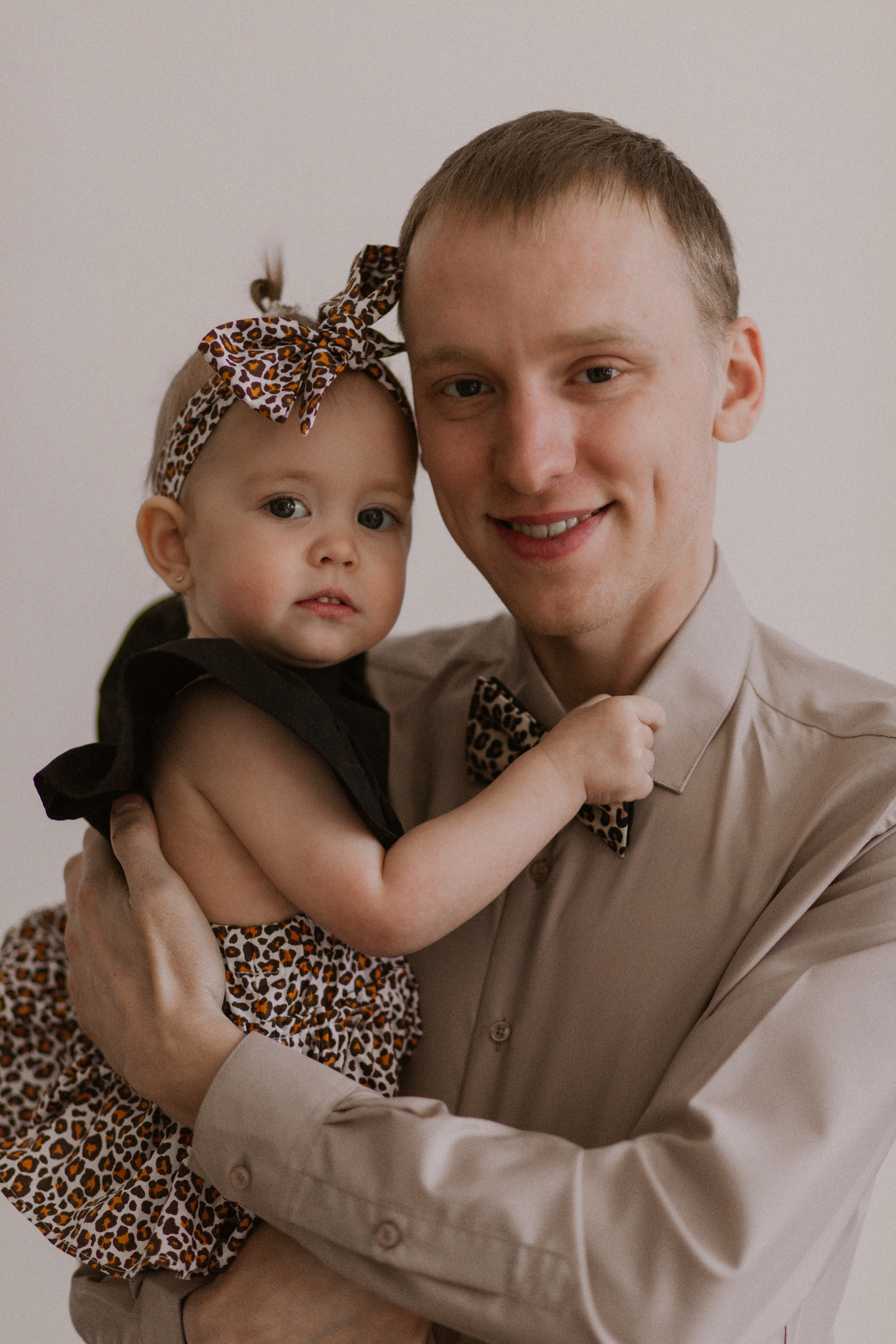 Олеся, Есения и Артём. Главная