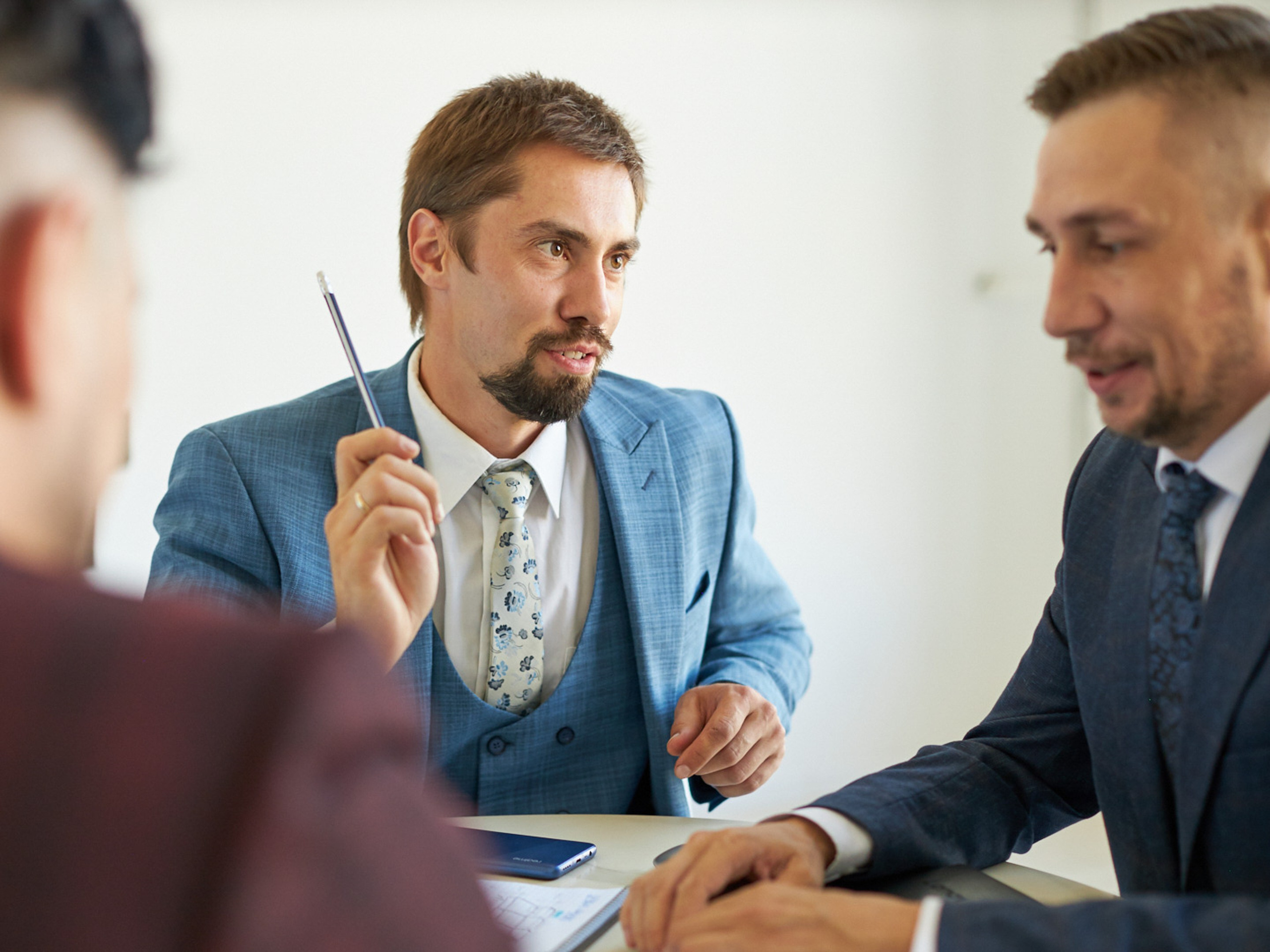 Business meeting conversation in the office - photographer Andrey Dunin