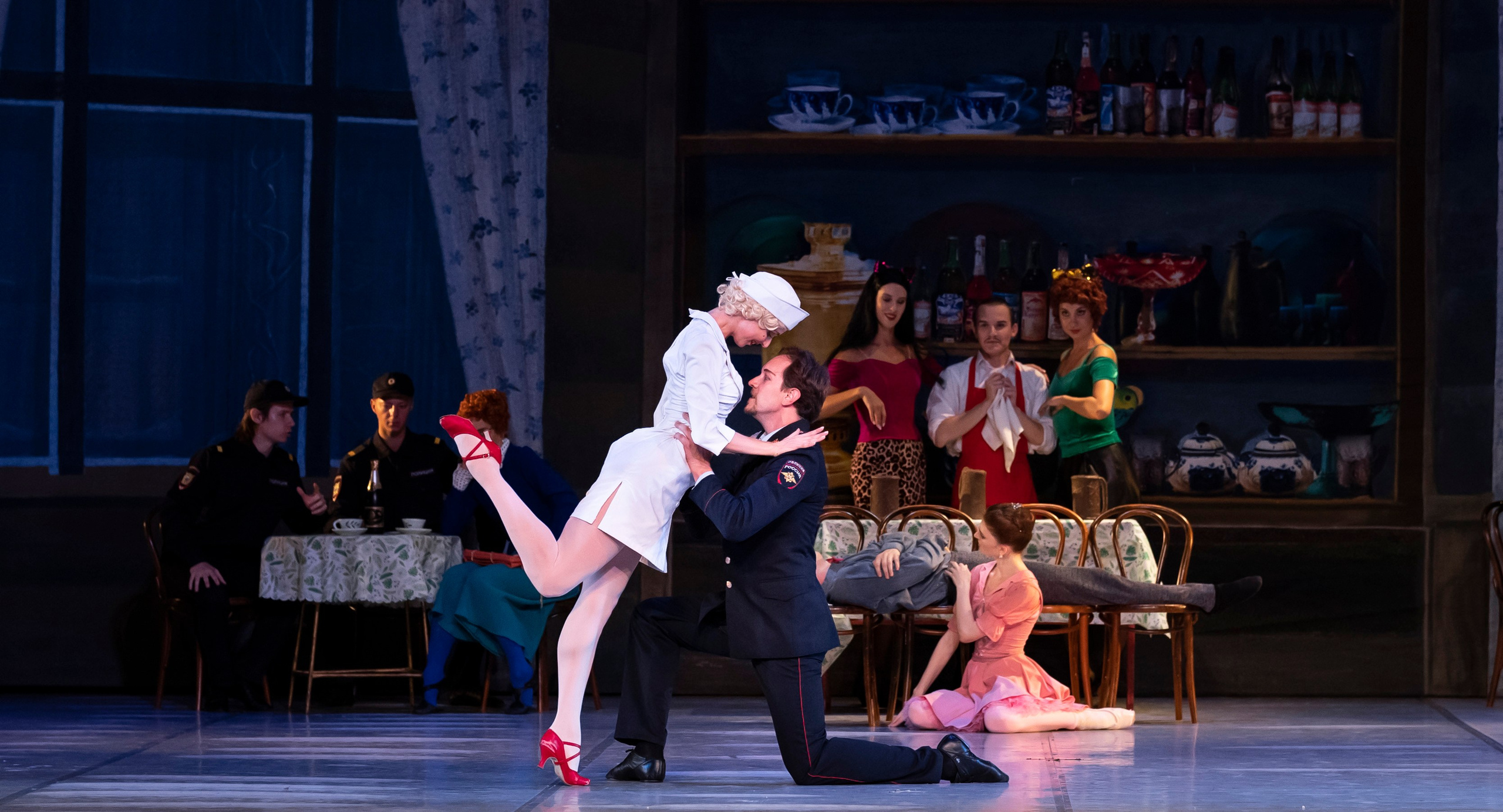 Продавец игрушек Воронежкского театра оперы и балета для Летних балетных сезонов. Балетный фотограф Москва Майоров Николай