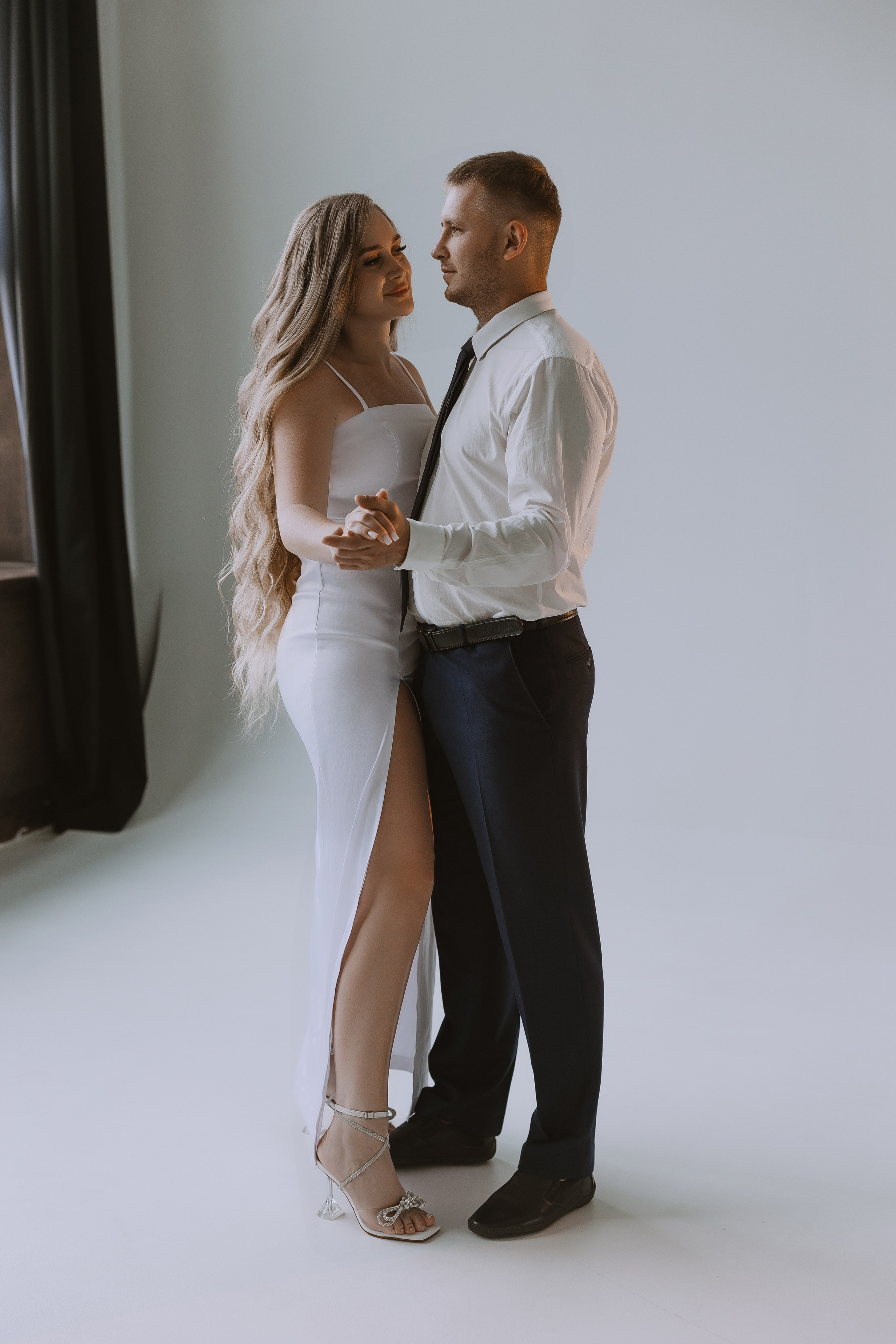 Wedding photoshoot in the studio. Your photographer in Busan (South Korea) Aleksandra Anufriy