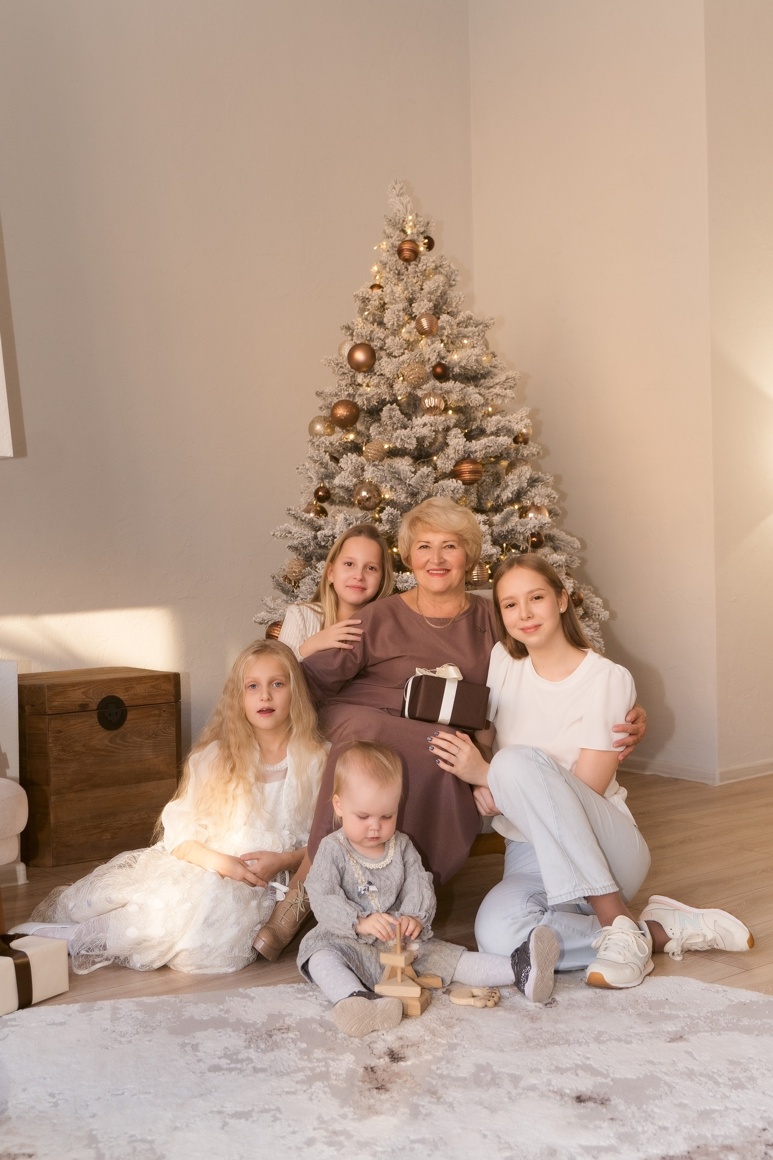 Бабушка и внуки. Nadia Fay