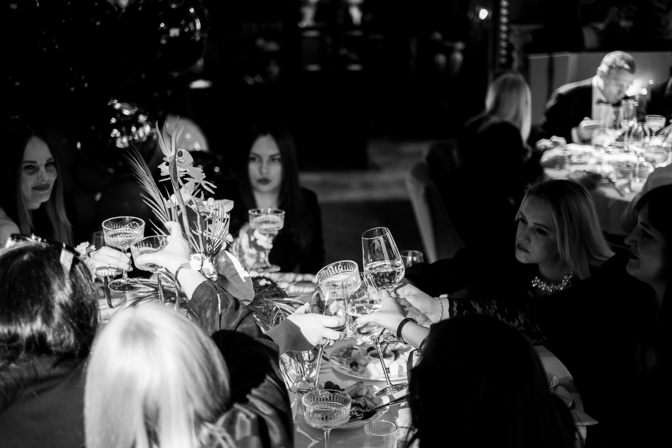 Корпоратив в Сириусу (Адлер) 10 лет компании. Свадебный фотограф Денис Ожигин в Краснодаре и крае. Эмоциональная и стильная съемка вашего дня