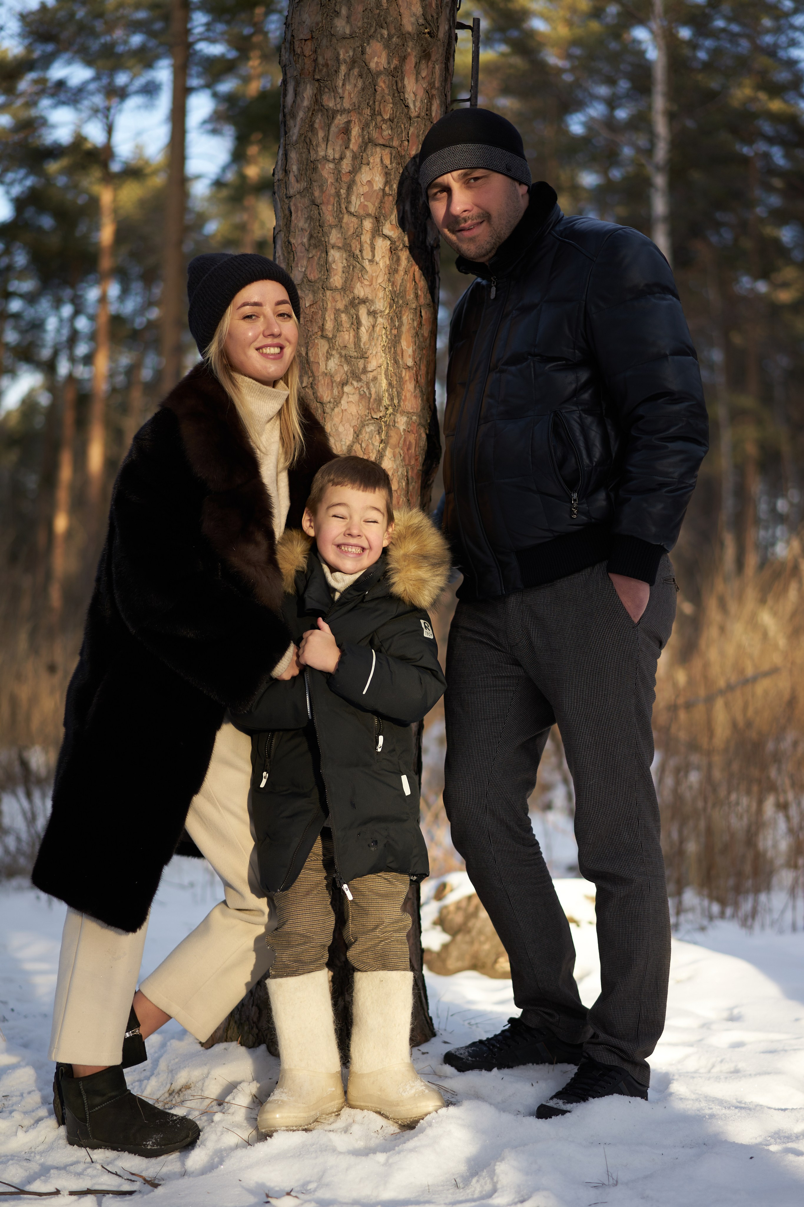Семейная фотосессия зимой в лесу. Фотограф Екатеринбург Кокшарова Александра
