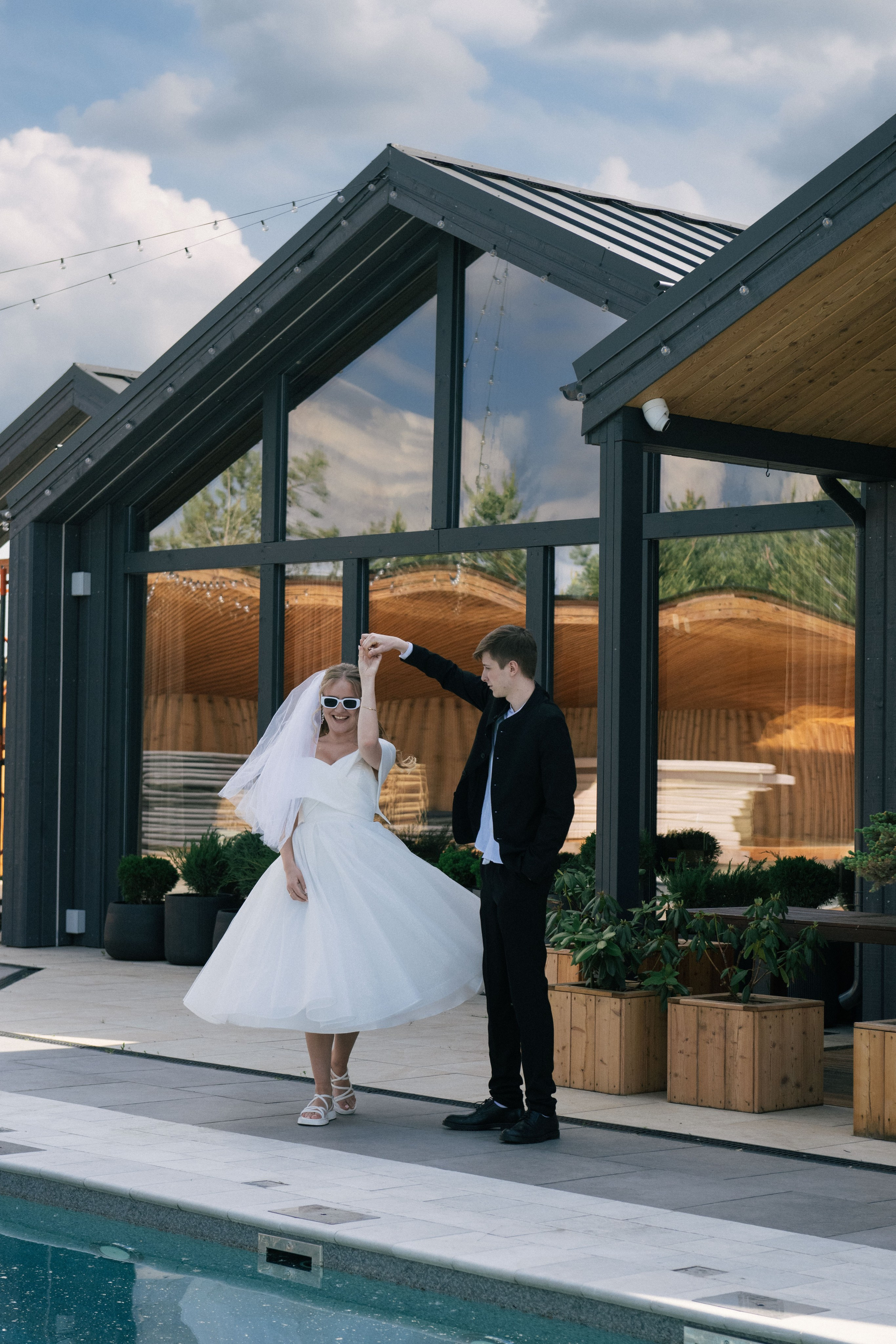 Прогулка жениха и невесты по городу