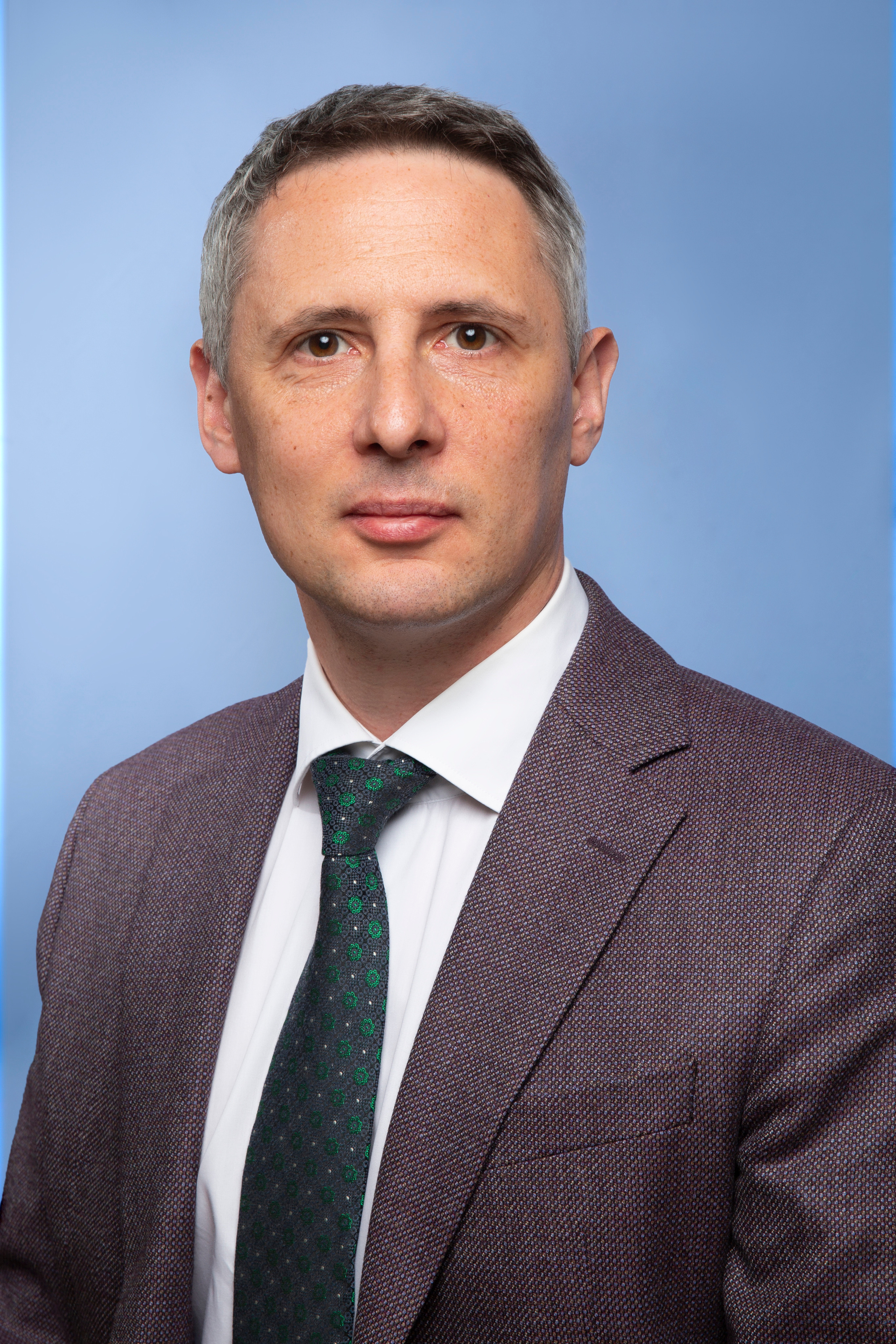 Бизнес портрет мужской и женский руководителя. КонТайм: профессиональная съемка для организаций