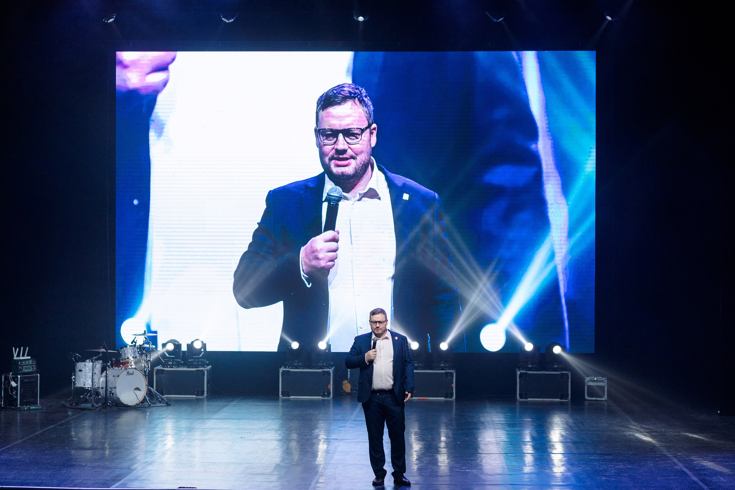 РЕПОРТАЖ: НОВЫЙ ГОД В ДК МЕТАЛЛУРГ. Профессиональный фотограф в Ижевске Леша Петров