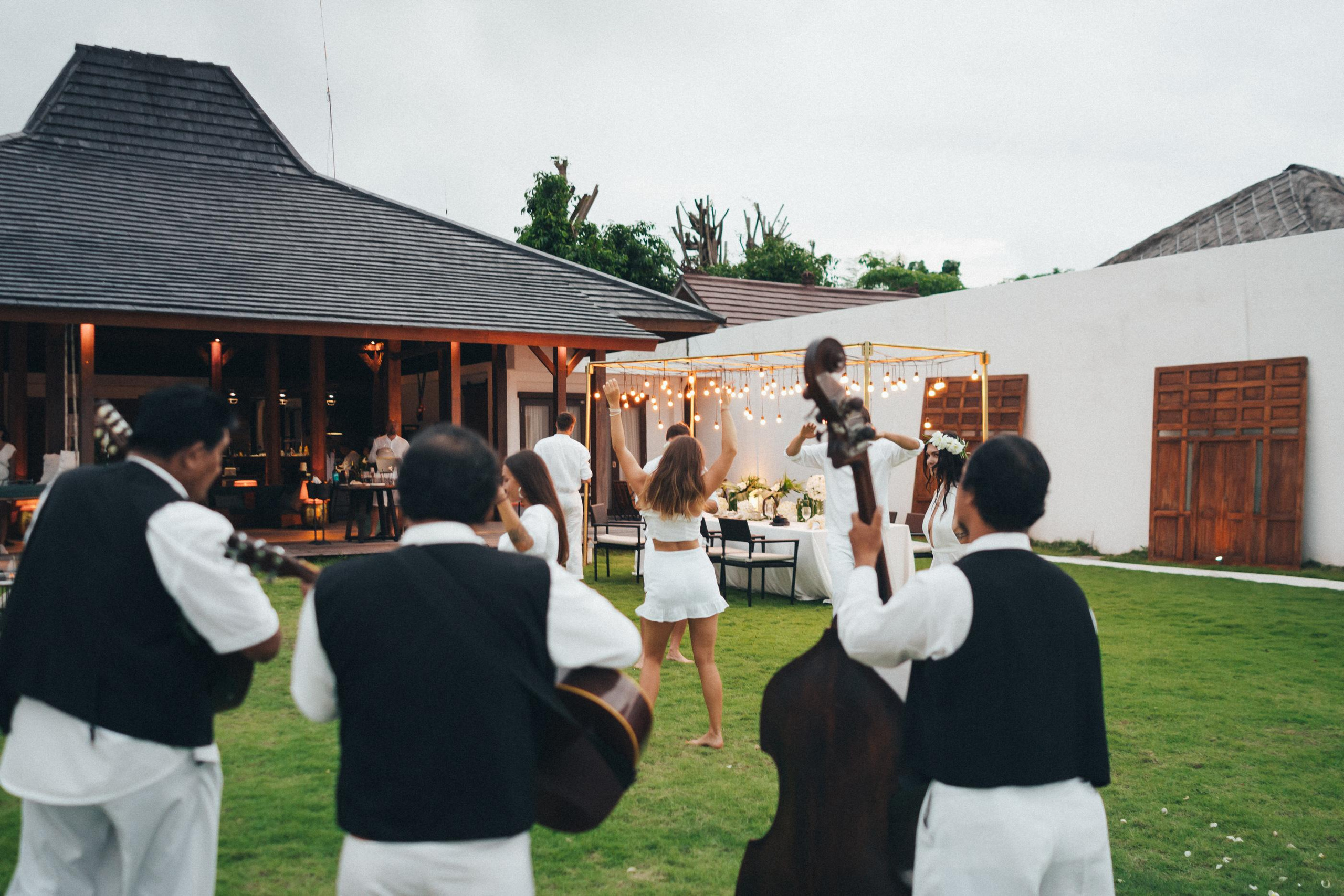 Mary and Oleg. Wedding photographer in Bali