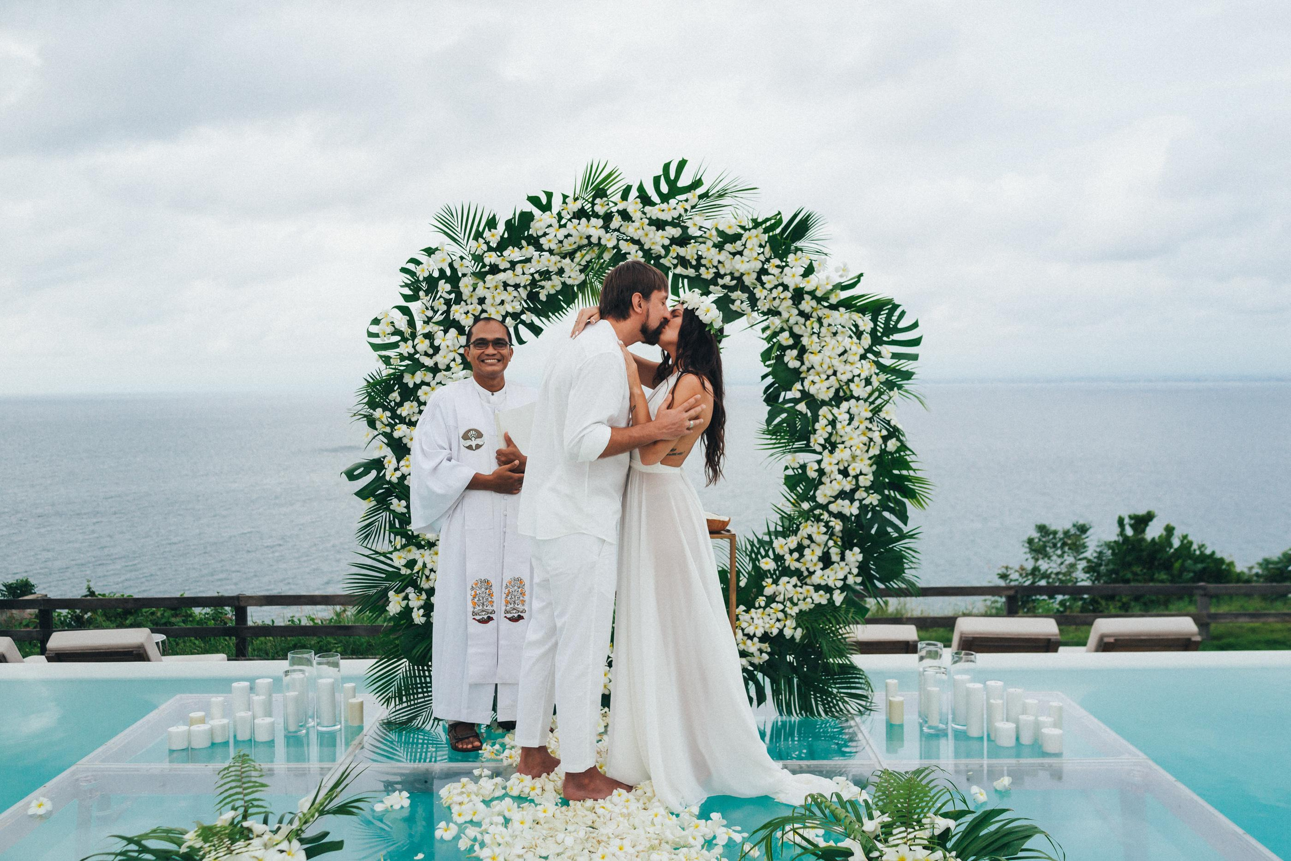 Mary and Oleg. Wedding photographer in Bali