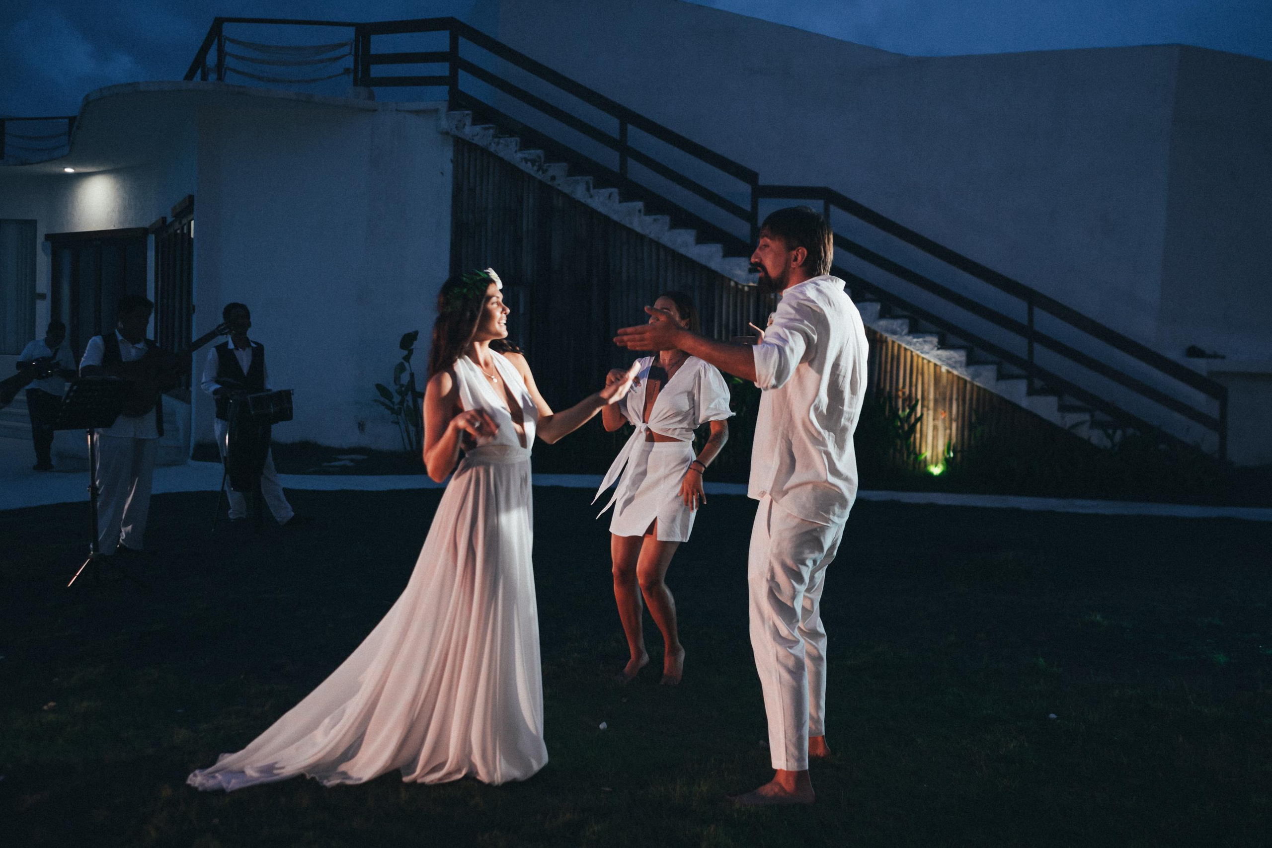 Mary and Oleg. Wedding photographer in Bali