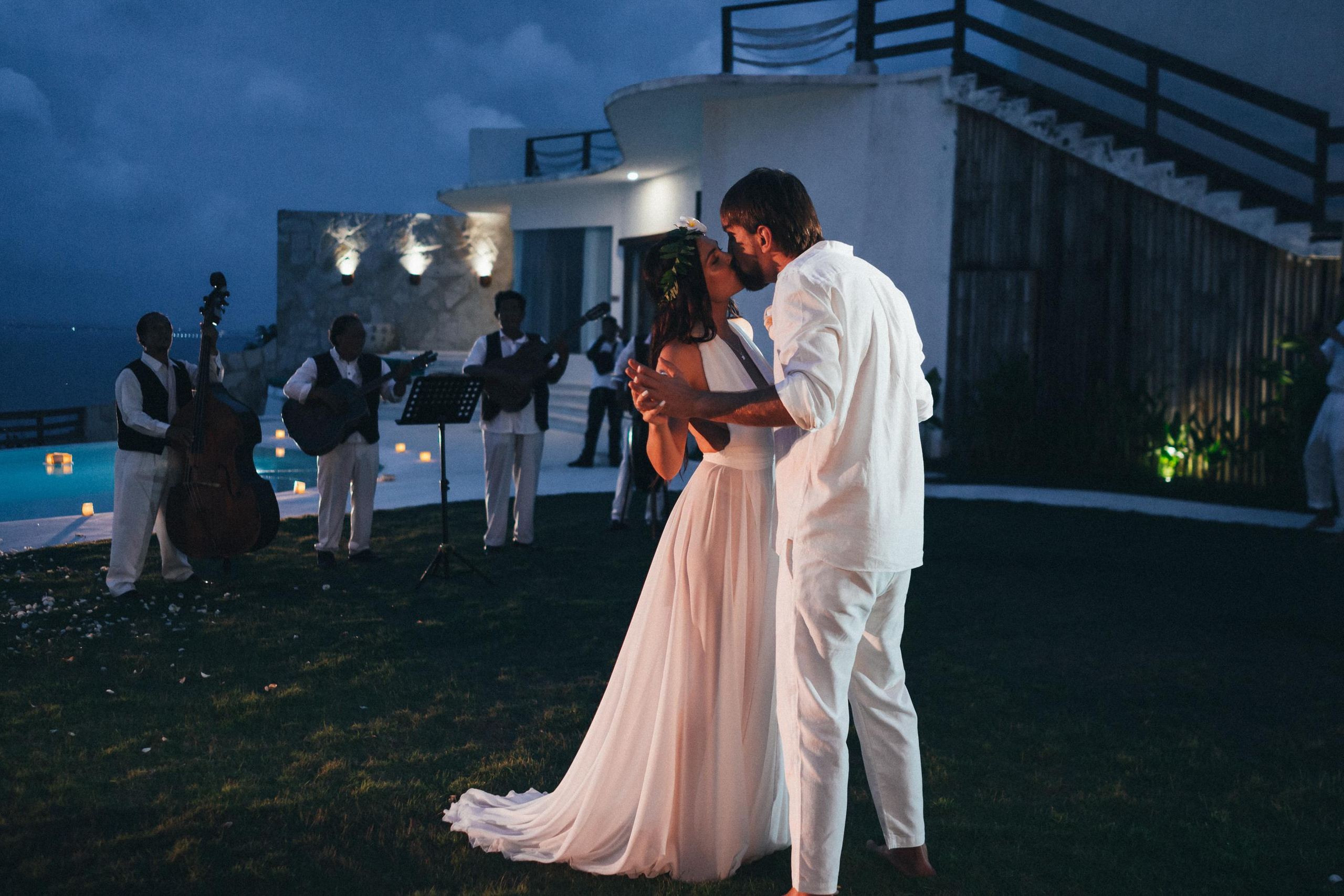 Mary and Oleg. Wedding photographer in Bali