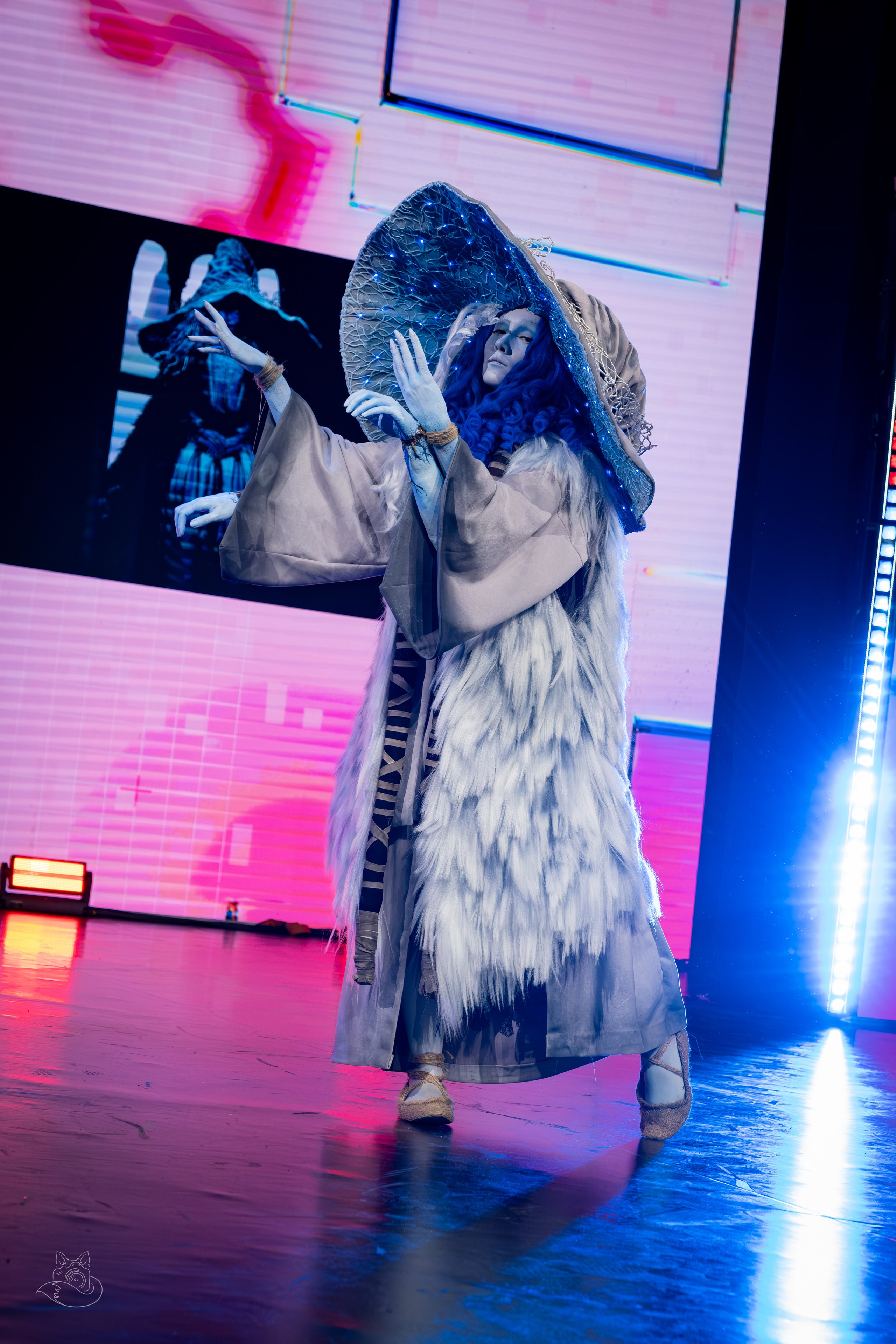 Сцена РЭД ЭКСПО 2024. Косплей фотограф