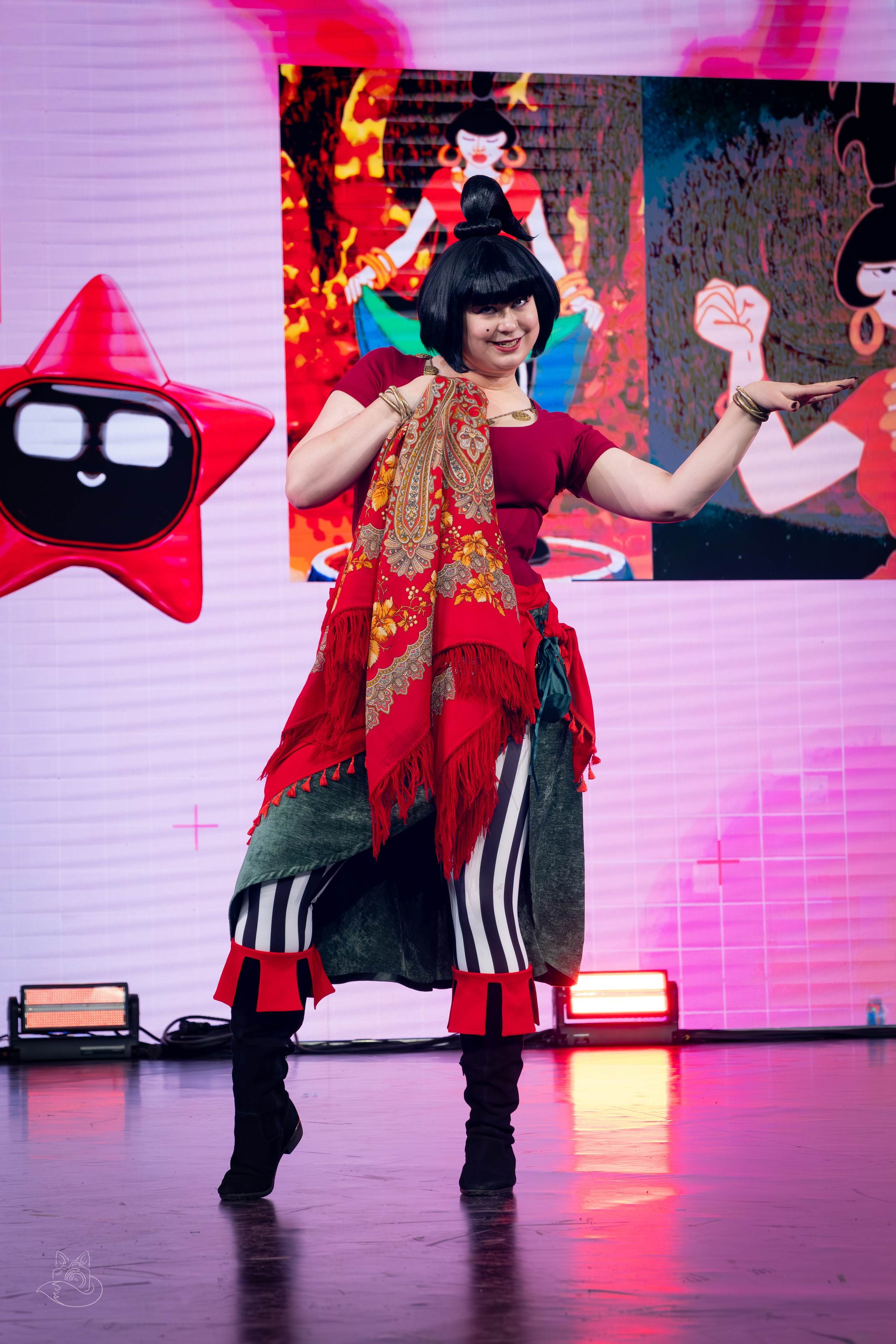 Сцена РЭД ЭКСПО 2024. Косплей фотограф