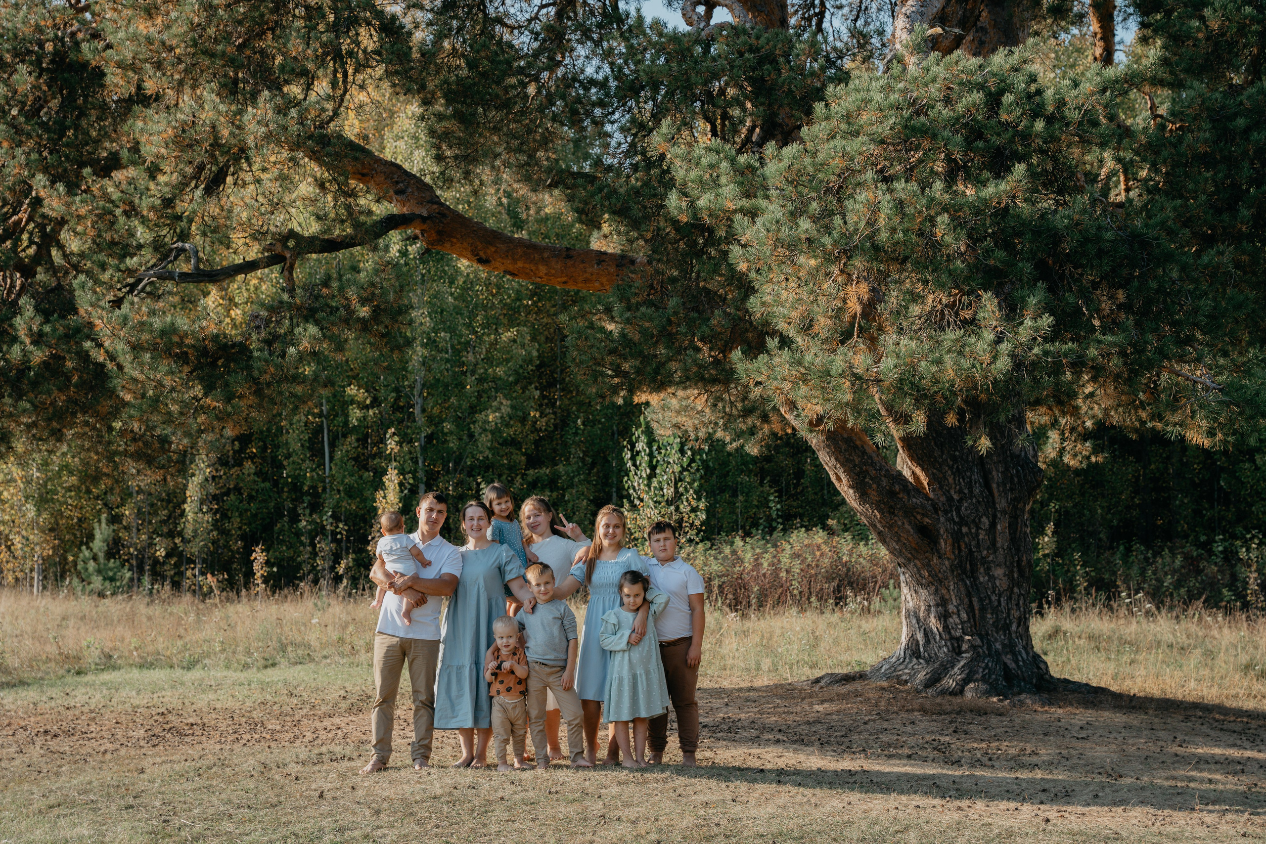 Дружная семья.10 человек