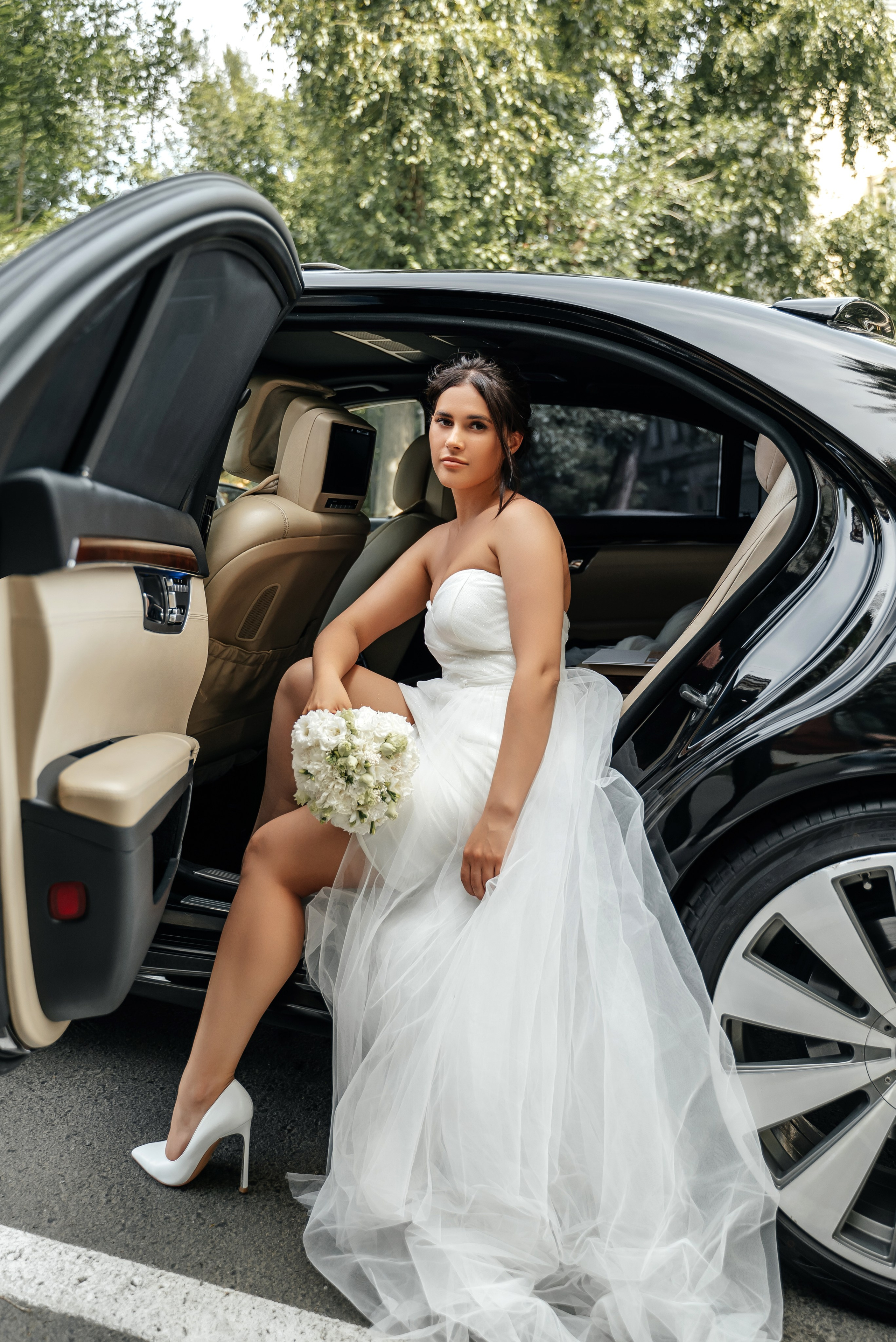 Полный летний свадебный день, прогулка на природе и в городе. Свадебный фотограф Елена Рякина