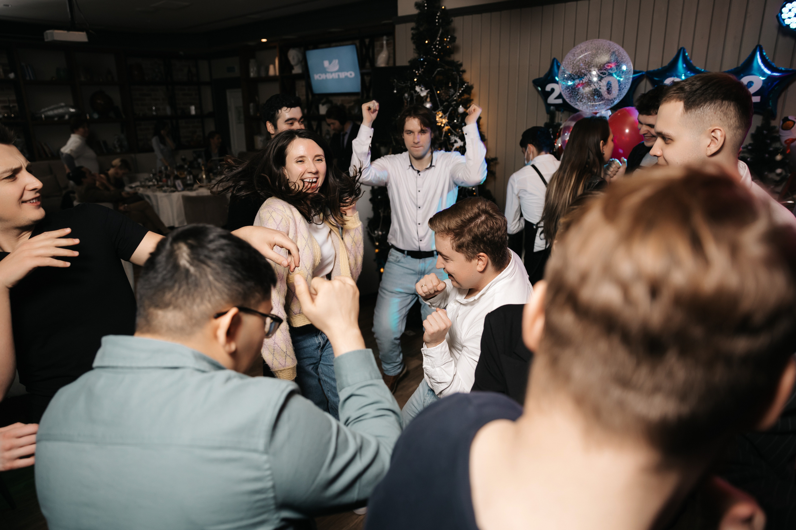 Новогодний корпоратив компании «ЮНИПРО» 27 декабря 2021 года. Ведущий на свадьбу, корпоратив и юбилей в Москве Сергей Рябинин