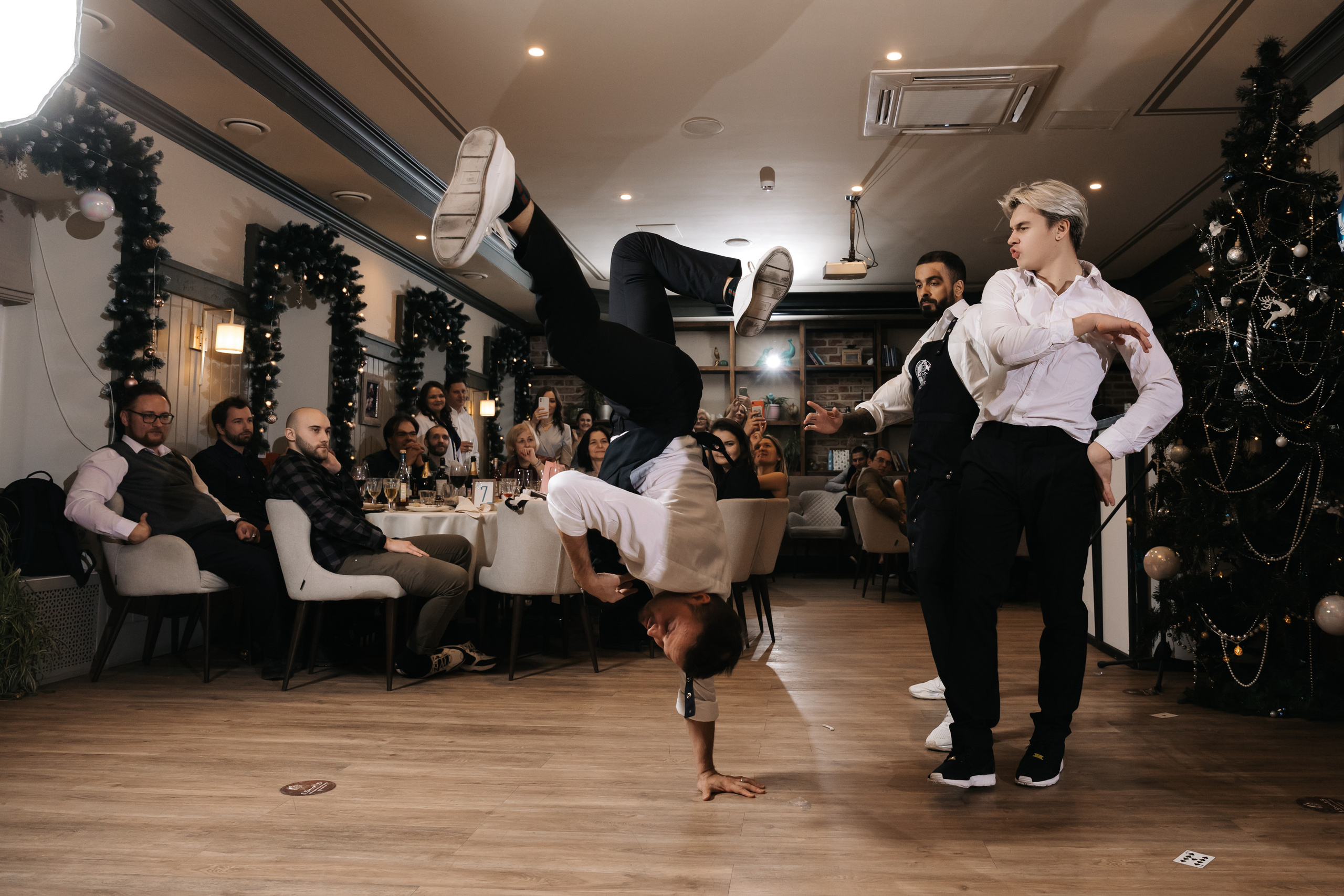 Новогодний корпоратив компании «ЮНИПРО» 27 декабря 2021 года. Ведущий на свадьбу, корпоратив и юбилей в Москве Сергей Рябинин