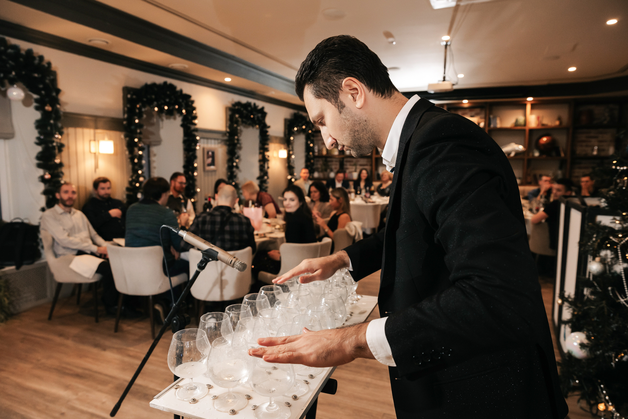 Новогодний корпоратив компании «ЮНИПРО» 27 декабря 2021 года. Ведущий на свадьбу, корпоратив и юбилей в Москве Сергей Рябинин