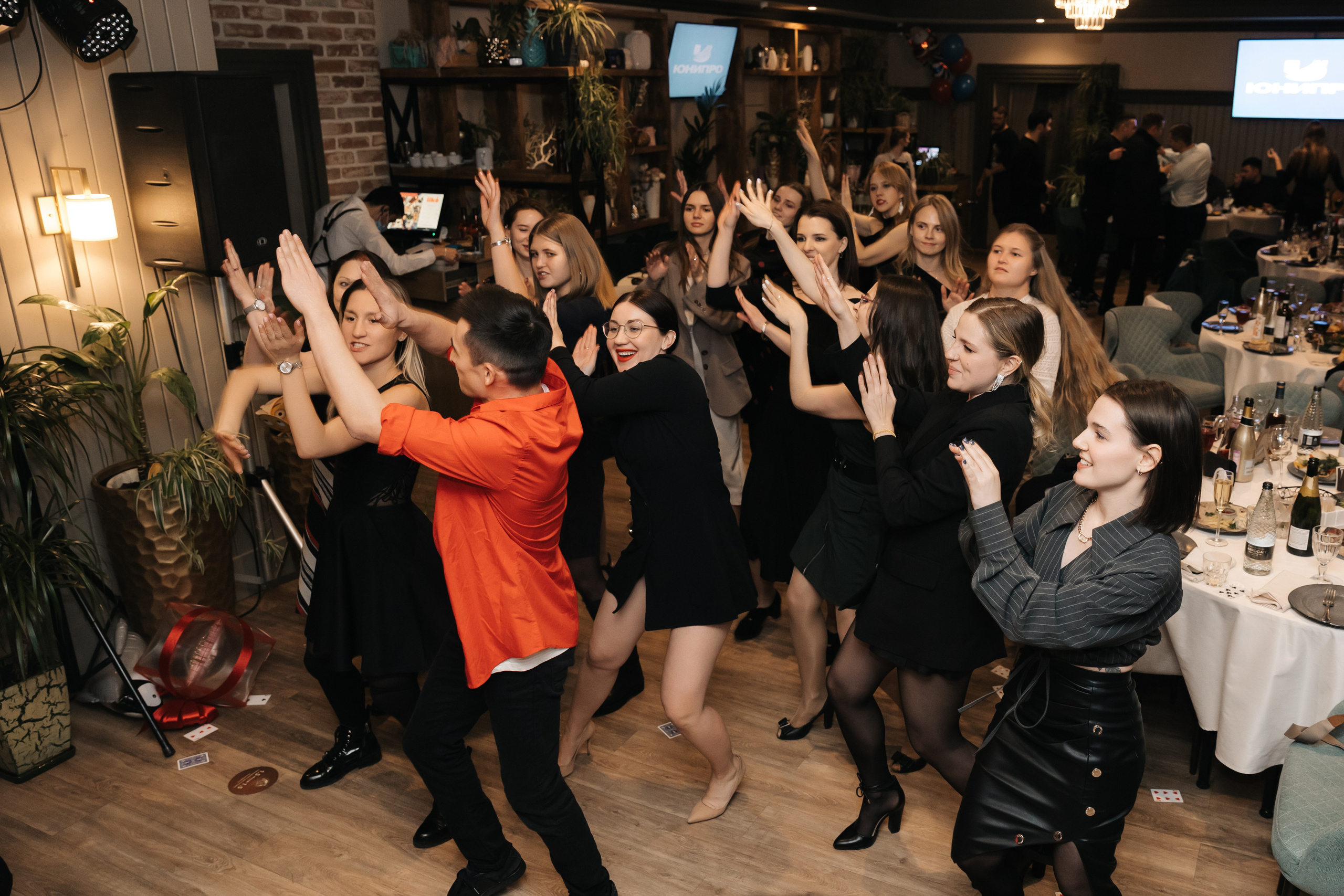 Новогодний корпоратив компании «ЮНИПРО» 27 декабря 2021 года. Ведущий на свадьбу, корпоратив и юбилей в Москве Сергей Рябинин