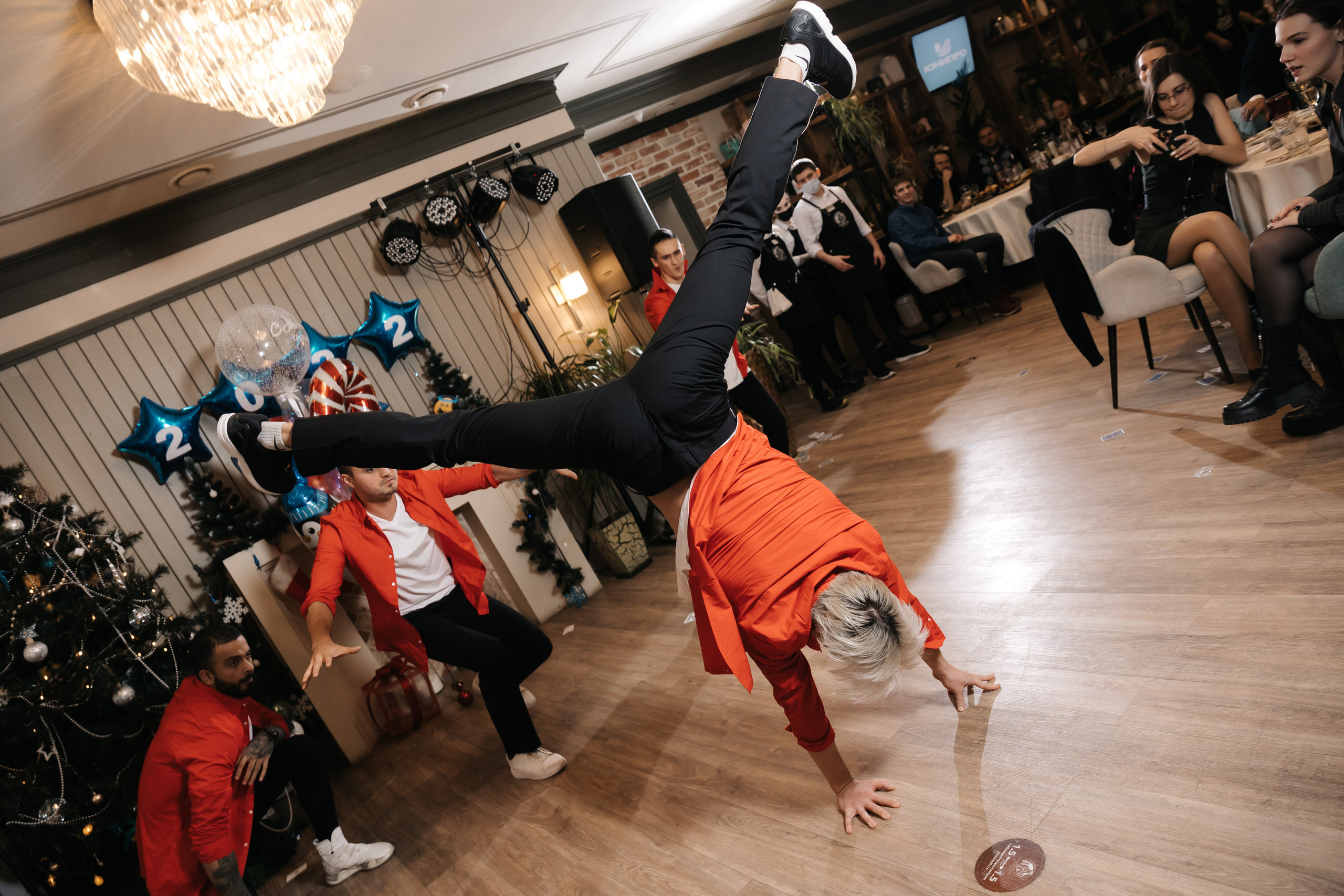 Новогодний корпоратив компании «ЮНИПРО» 27 декабря 2021 года. Ведущий на свадьбу, корпоратив и юбилей в Москве Сергей Рябинин