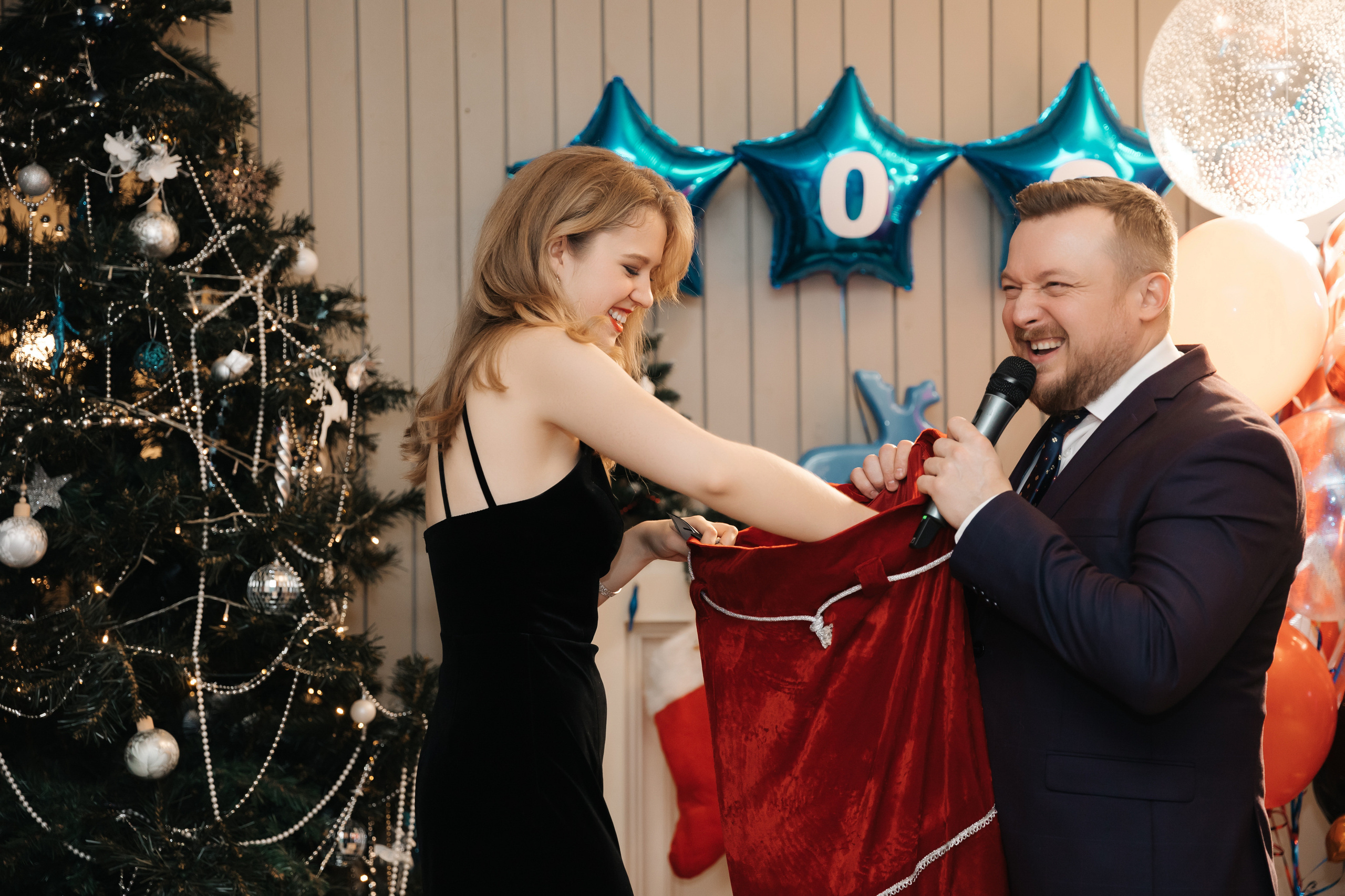 Новогодний корпоратив компании «ЮНИПРО» 27 декабря 2021 года. Ведущий на свадьбу, корпоратив и юбилей в Москве Сергей Рябинин