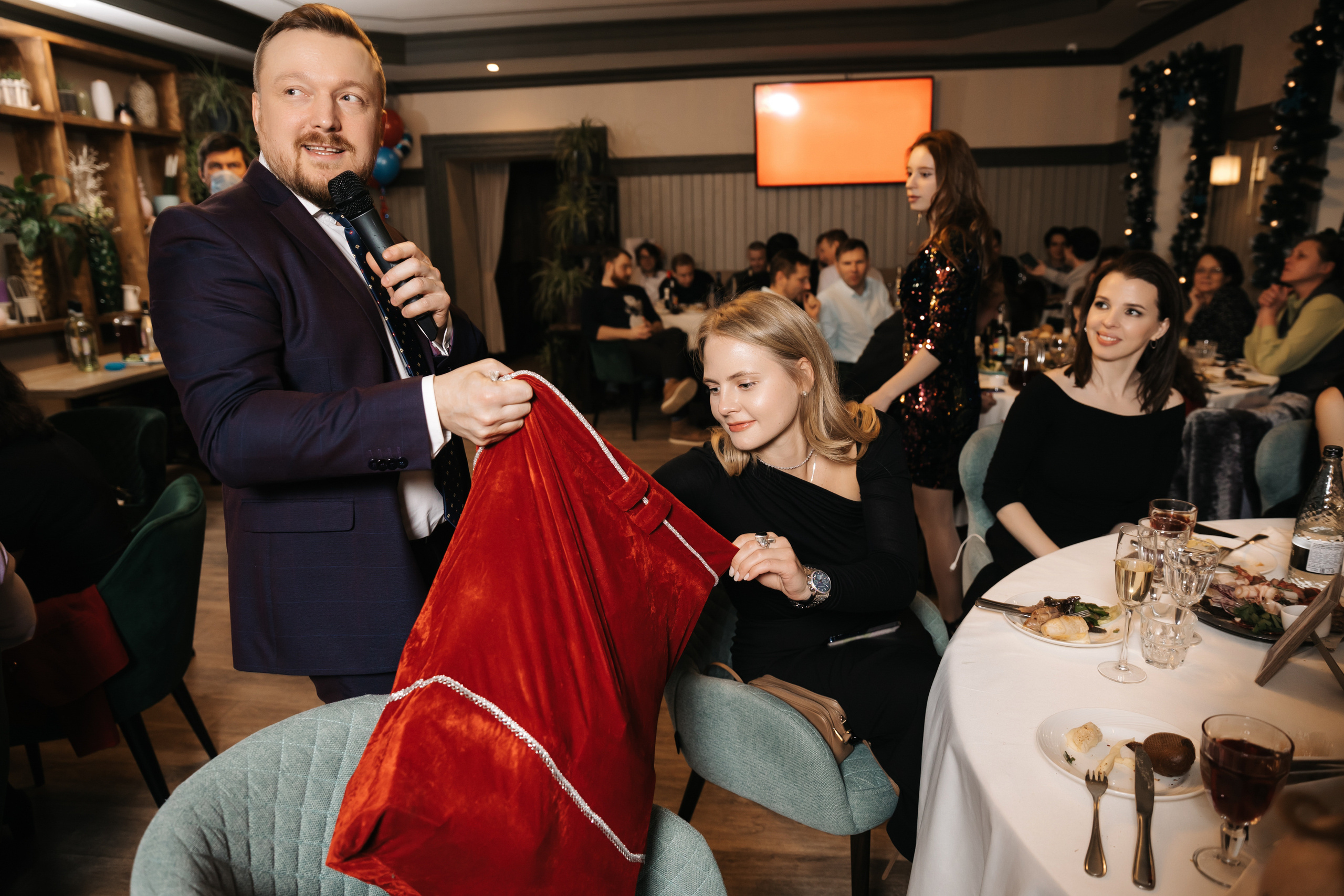 Новогодний корпоратив компании «ЮНИПРО» 27 декабря 2021 года. Ведущий на свадьбу, корпоратив и юбилей в Москве Сергей Рябинин