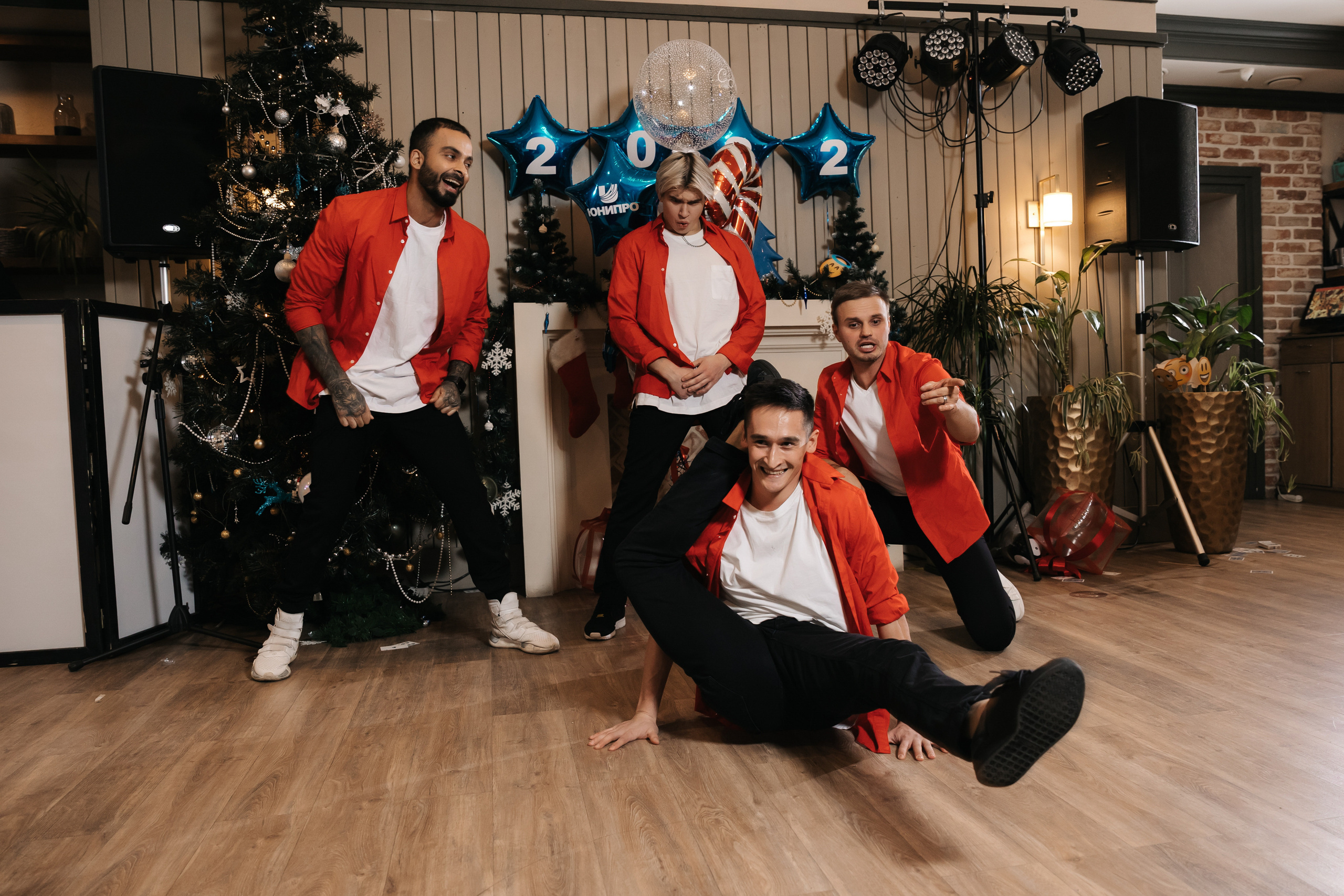 Новогодний корпоратив компании «ЮНИПРО» 27 декабря 2021 года. Ведущий на свадьбу, корпоратив и юбилей в Москве Сергей Рябинин