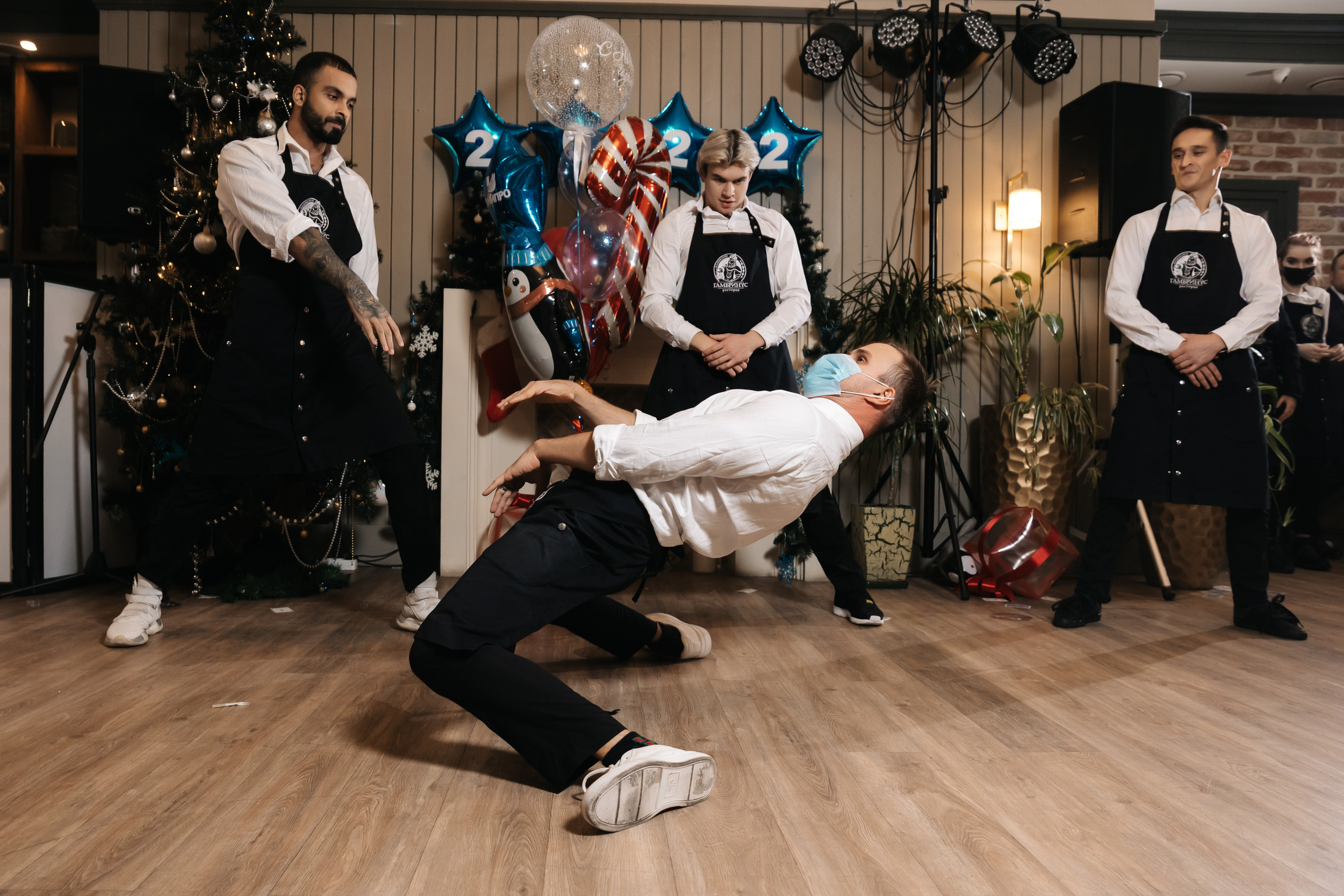 Новогодний корпоратив компании «ЮНИПРО» 27 декабря 2021 года. Ведущий на свадьбу, корпоратив и юбилей в Москве Сергей Рябинин