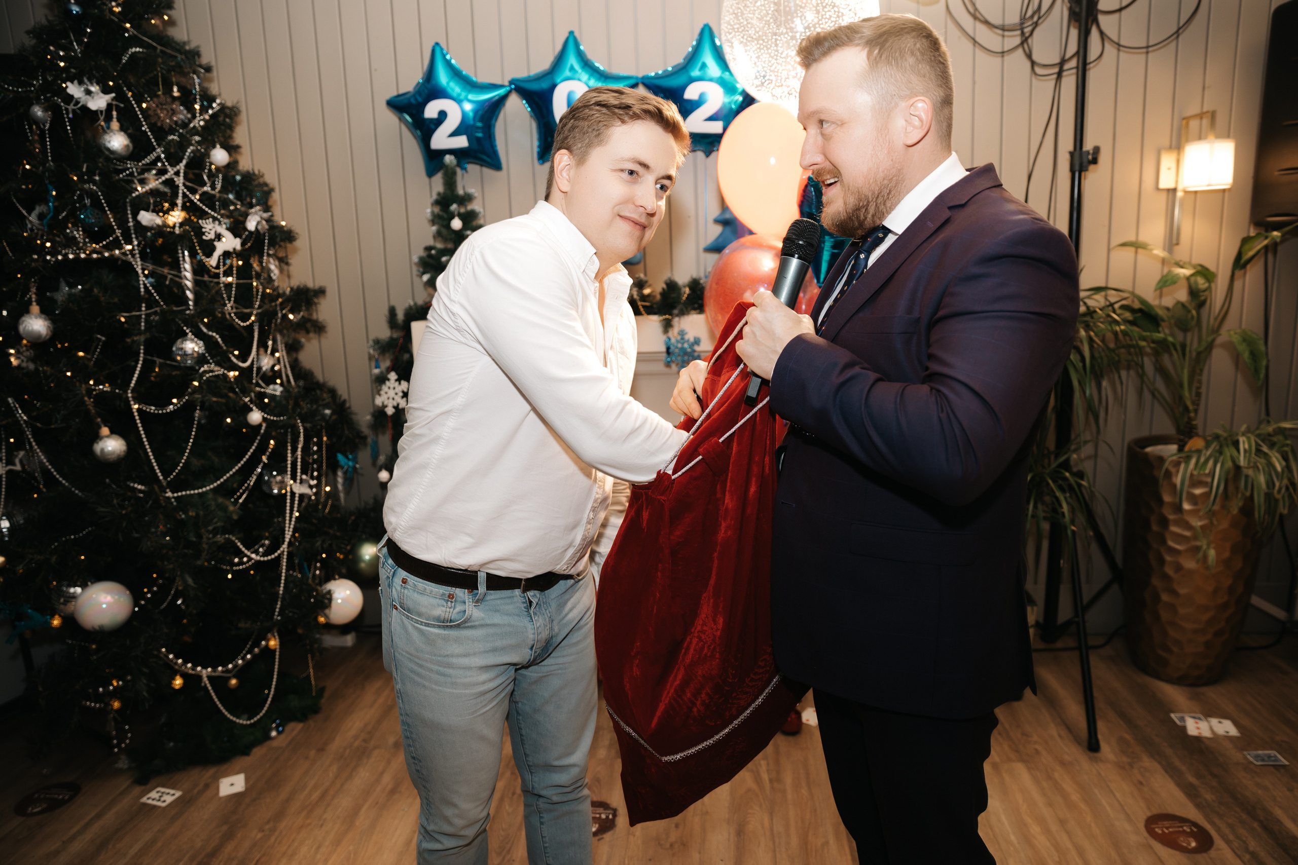 Новогодний корпоратив компании «ЮНИПРО» 27 декабря 2021 года. Ведущий на свадьбу, корпоратив и юбилей в Москве Сергей Рябинин