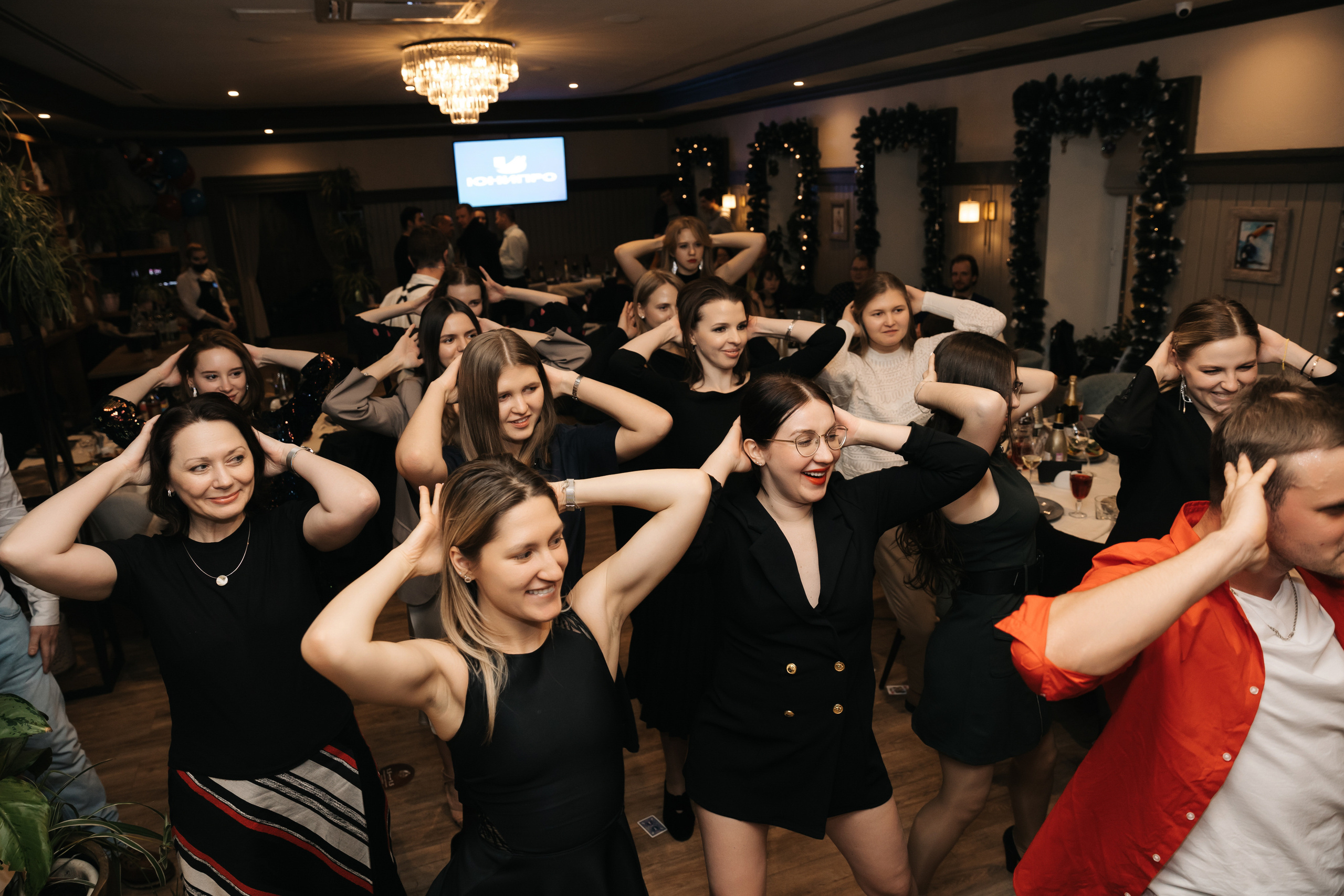 Новогодний корпоратив компании «ЮНИПРО» 27 декабря 2021 года. Ведущий на свадьбу, корпоратив и юбилей в Москве Сергей Рябинин