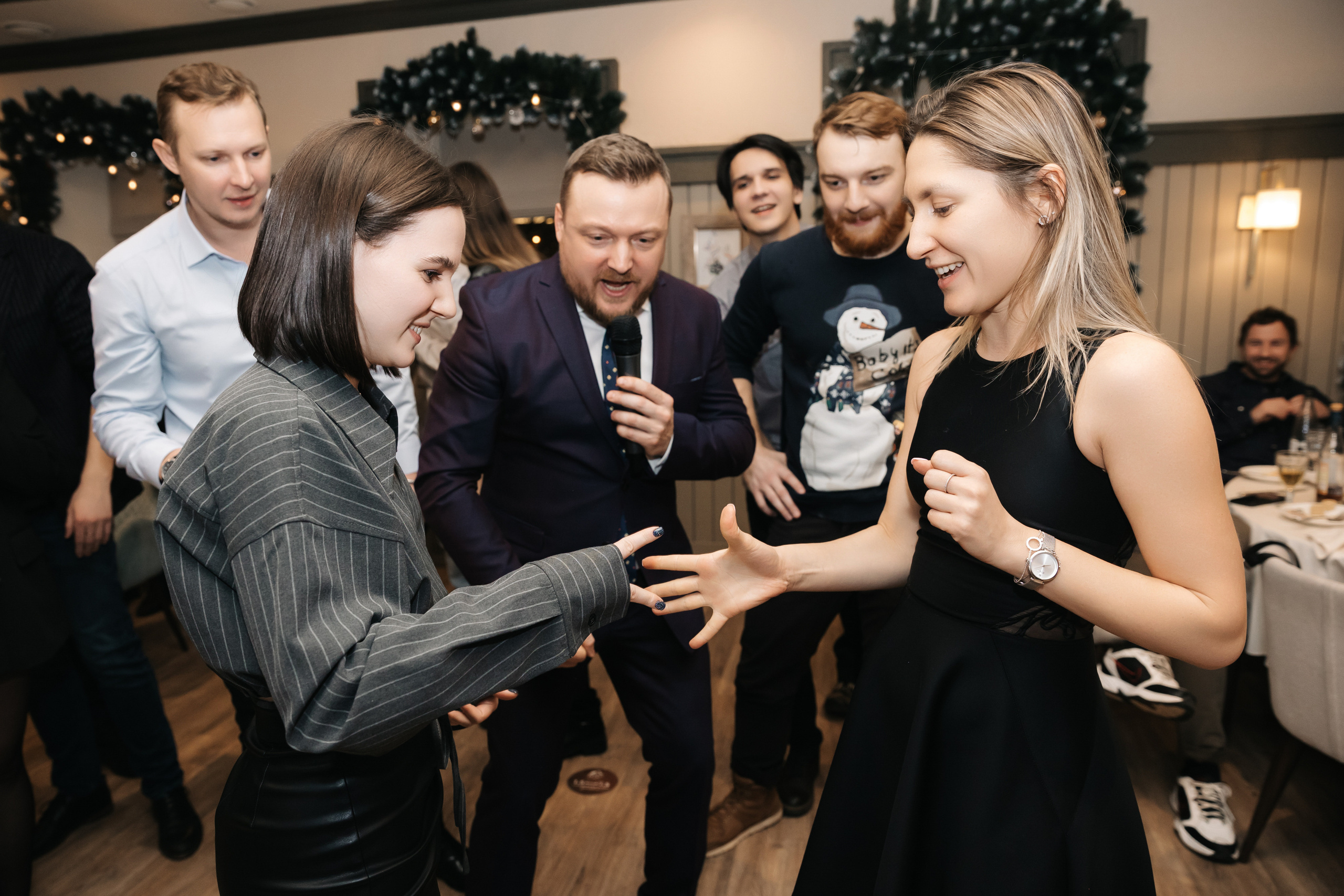Новогодний корпоратив компании «ЮНИПРО» 27 декабря 2021 года. Ведущий на свадьбу, корпоратив и юбилей в Москве Сергей Рябинин
