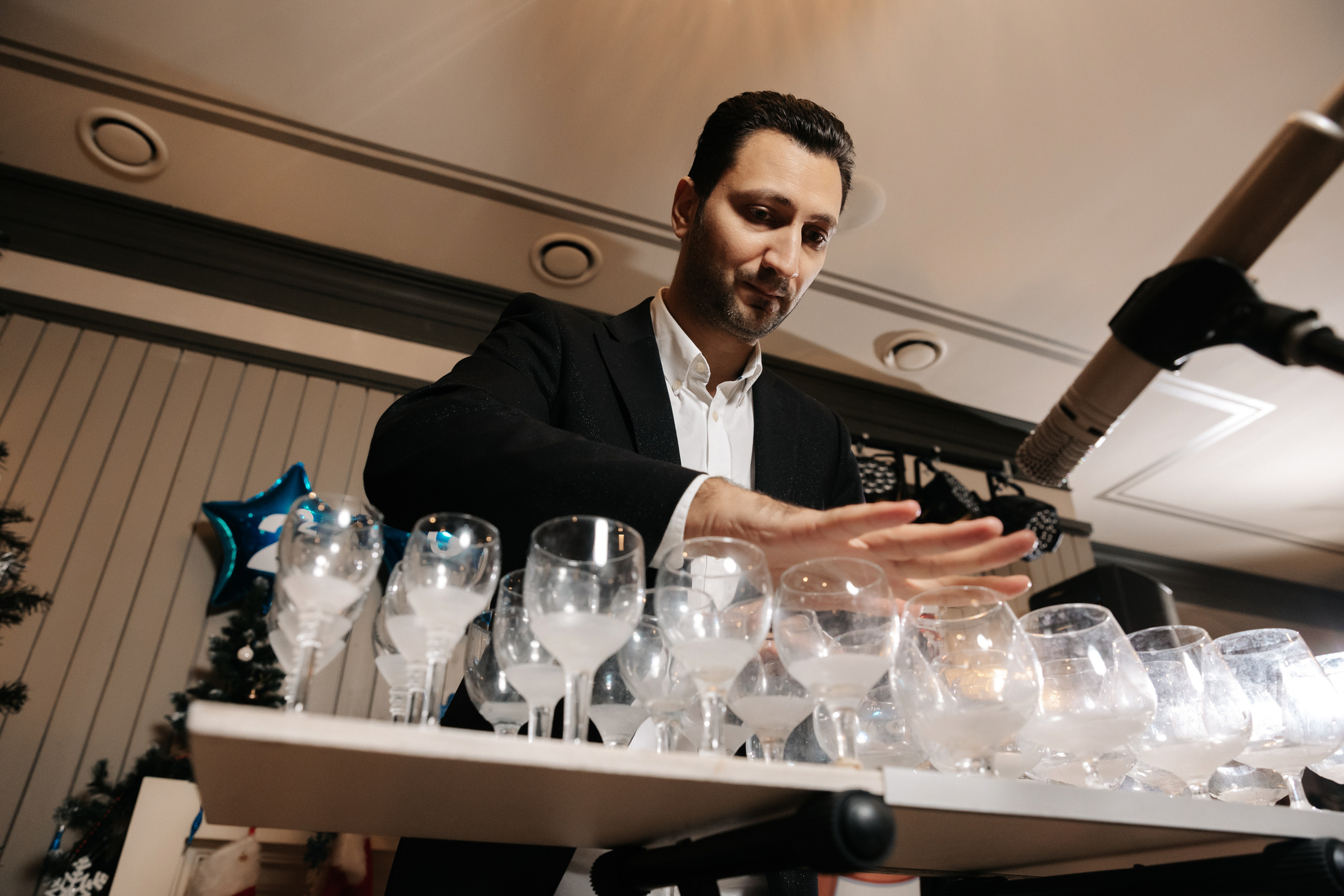 Новогодний корпоратив компании «ЮНИПРО» 27 декабря 2021 года. Ведущий на свадьбу, корпоратив и юбилей в Москве Сергей Рябинин