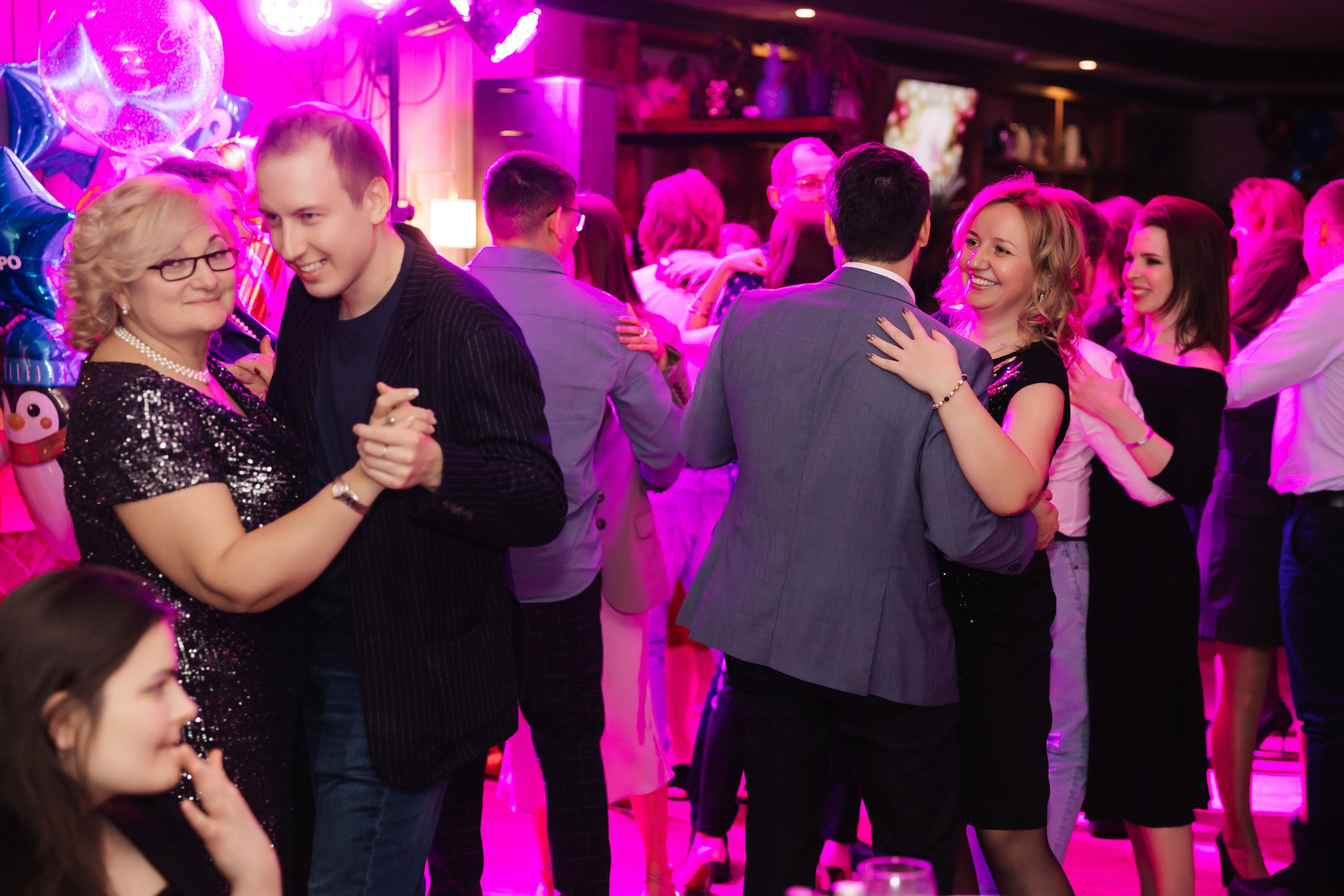 Новогодний корпоратив компании «ЮНИПРО» 27 декабря 2021 года. Ведущий на свадьбу, корпоратив и юбилей в Москве Сергей Рябинин