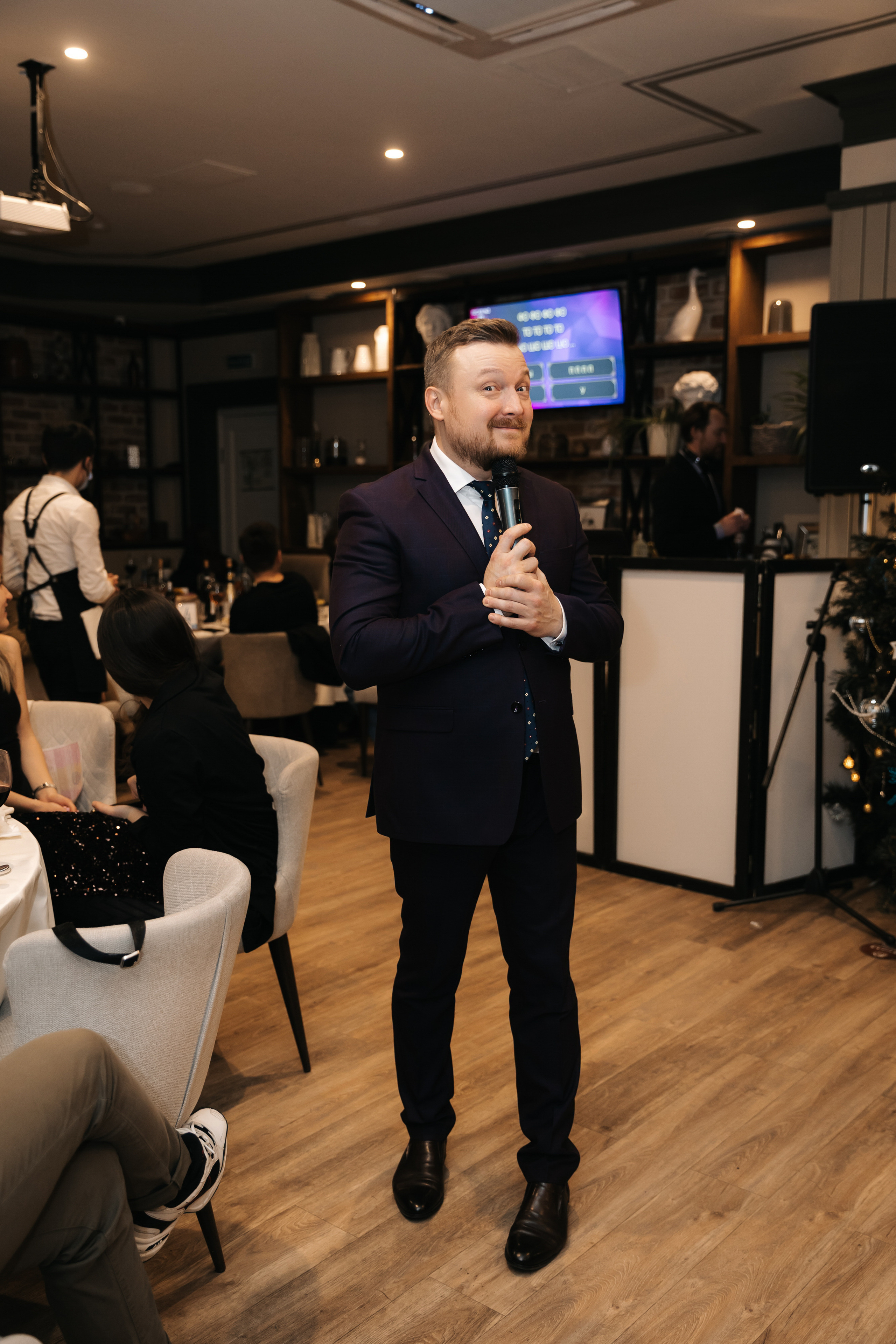 Новогодний корпоратив компании «ЮНИПРО» 27 декабря 2021 года. Ведущий на свадьбу, корпоратив и юбилей в Москве Сергей Рябинин